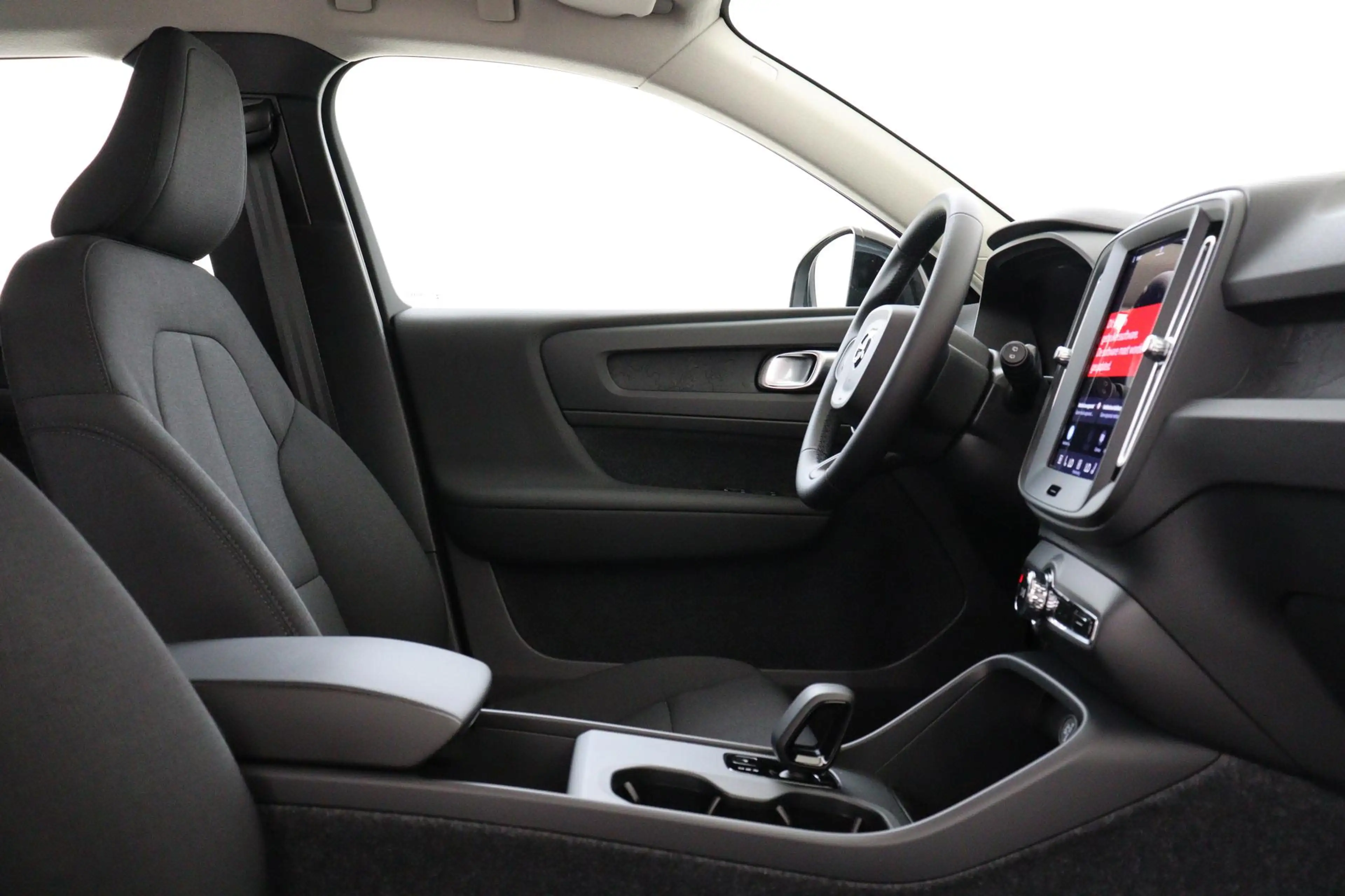 Volvo EX40 SINGLE MOTOR ESSENTIAL 70 kWh -CAMERA|CRUISE|METAL — photo 10