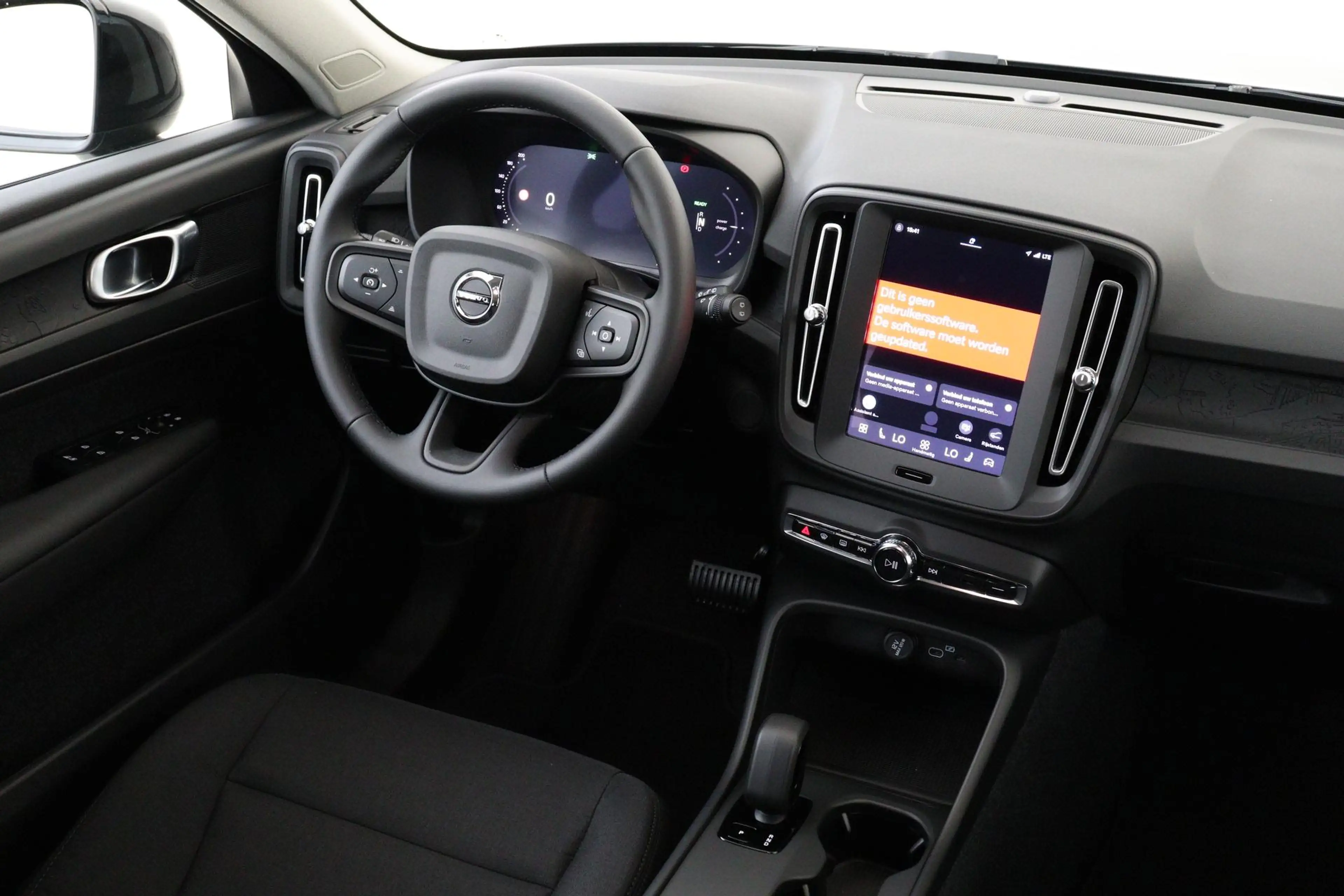 Volvo EX40 SINGLE MOTOR ESSENTIAL 70 kWh -CAMERA|CRUISE|METAL — photo 6