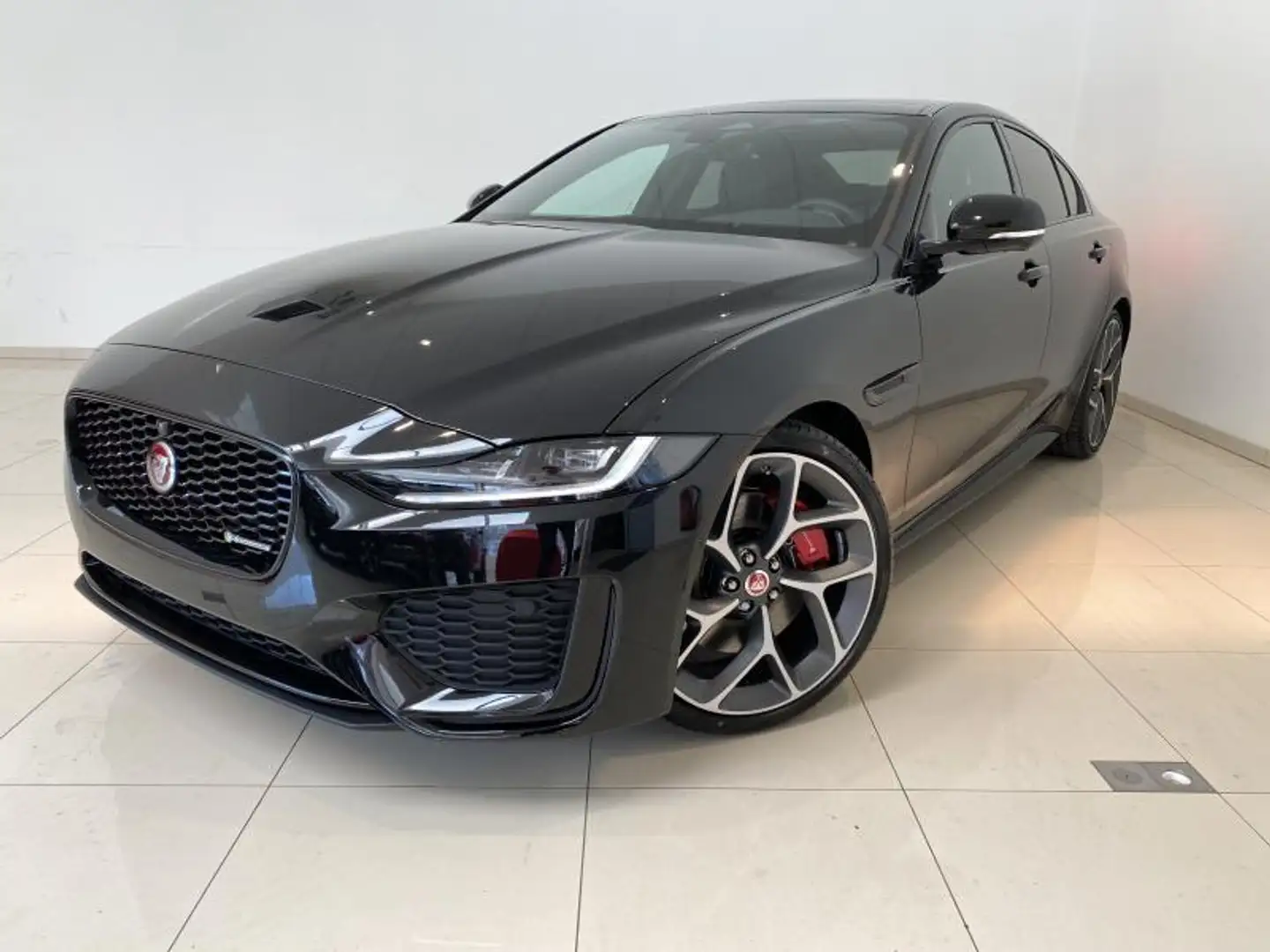 Jaguar XE Black Limited Edition Noir - 1