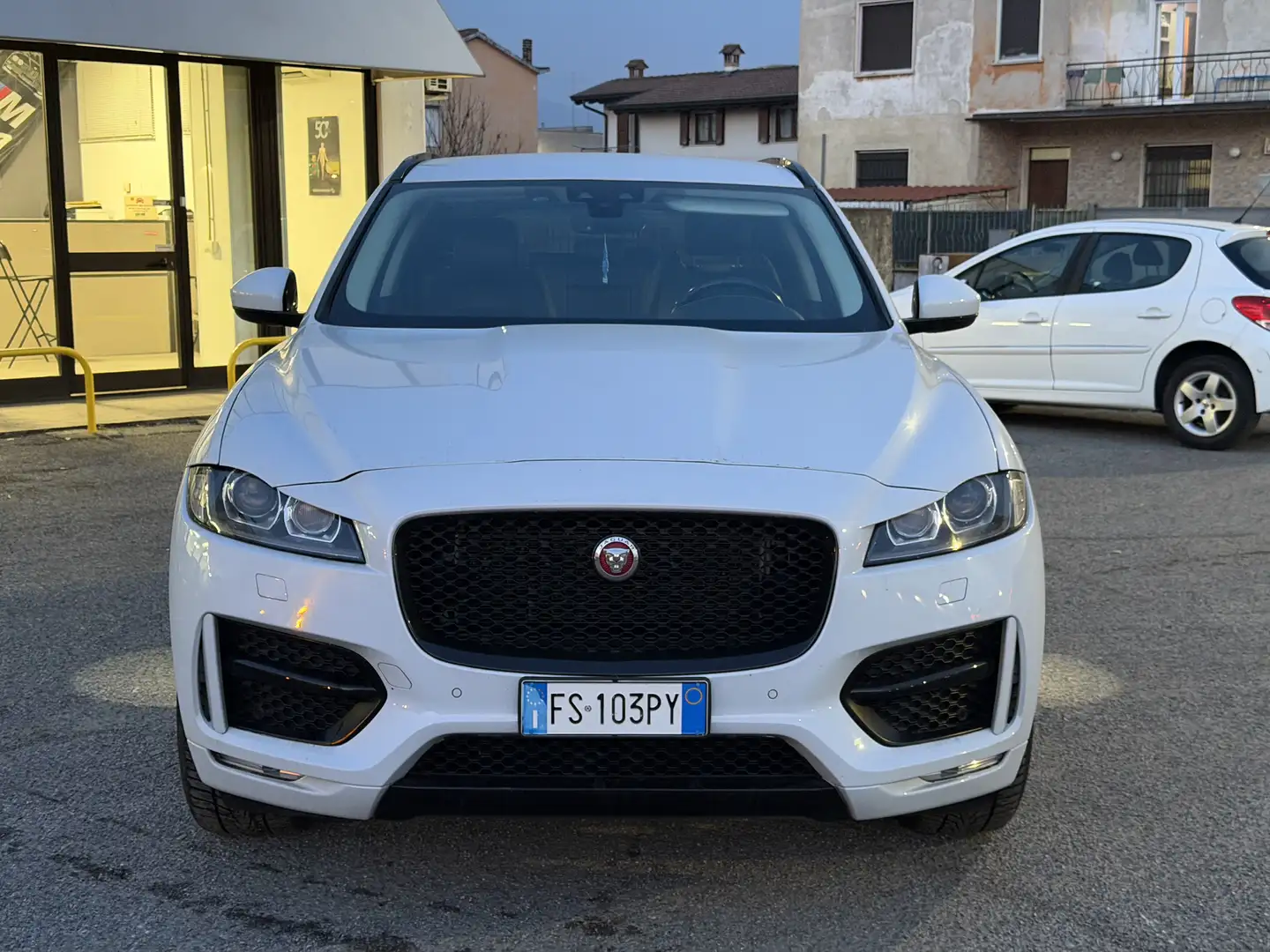 Jaguar F-Pace F-Pace 2015 2.0d i4 Prestige 180cv auto my19 Blanc - 1