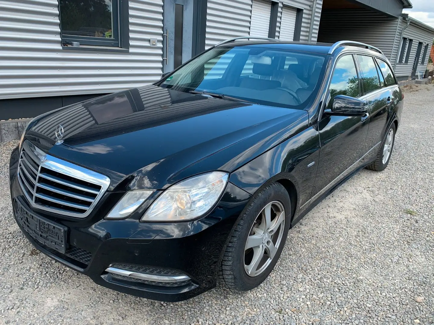 Mercedes-Benz E 220 Avangarde T-Modell E 220 CDI BlueEfficiency Noir - 1