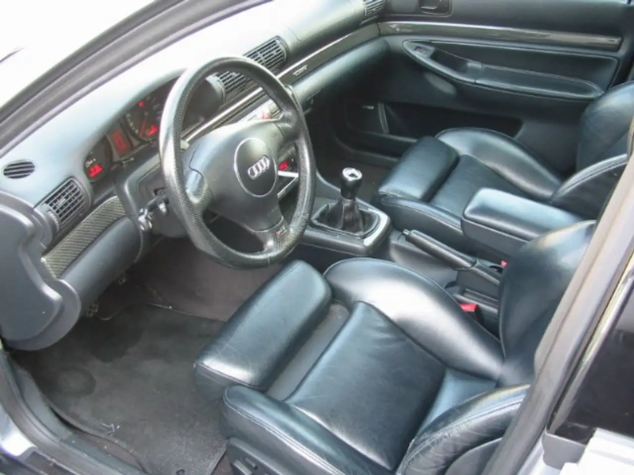 Audi RS4 avant 27v6 -1hand, foto 2
