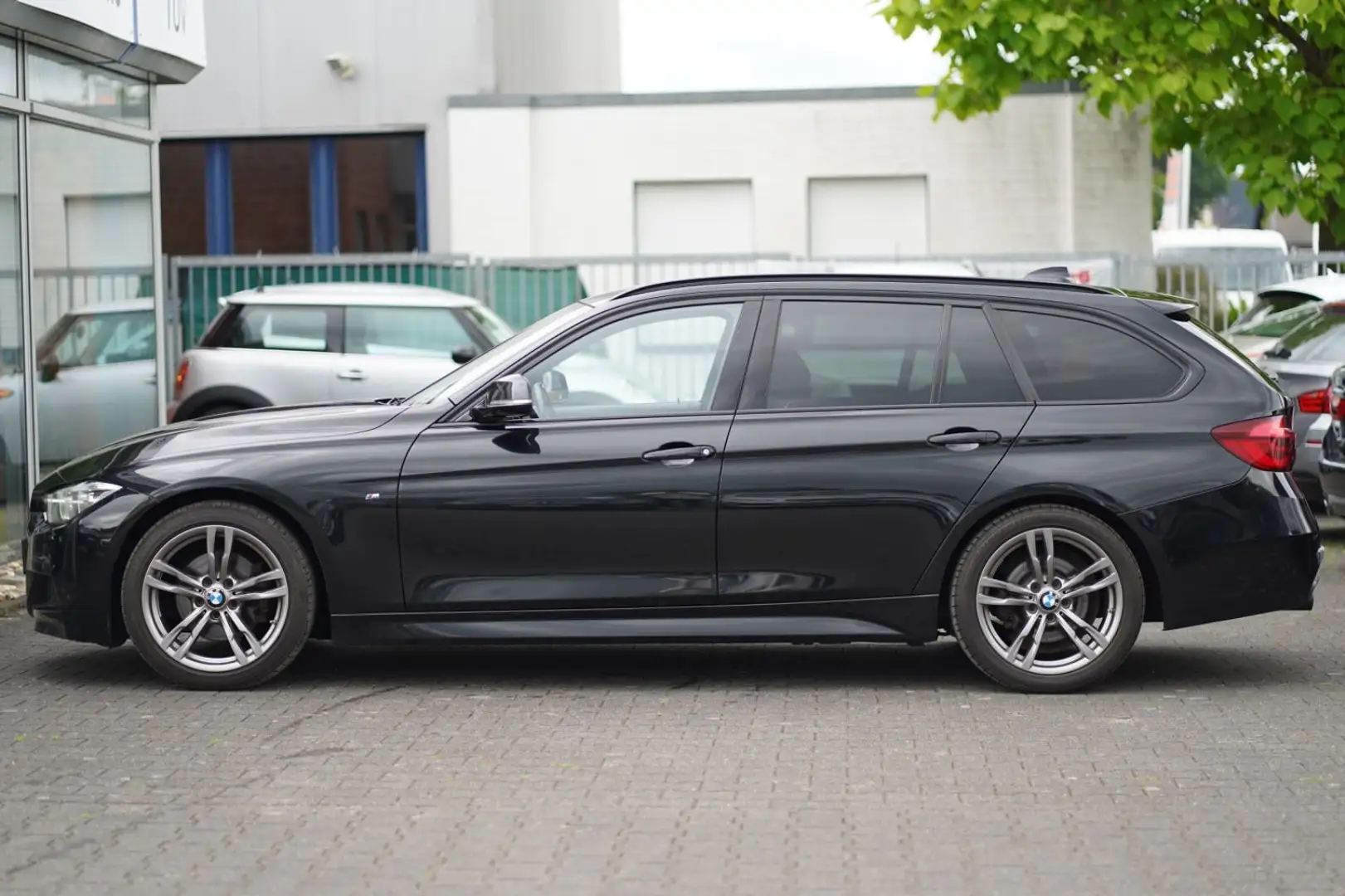 BMW 320 d M-Paket Touring Automatik LED Digital Tacho Schwarz - 2