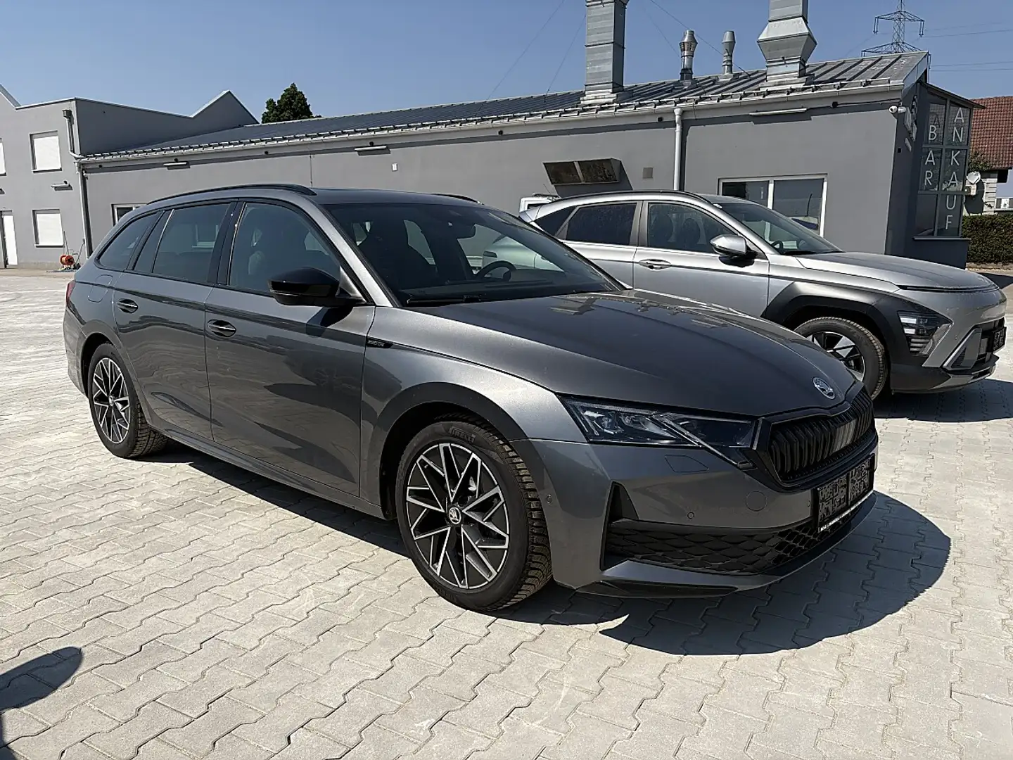 Skoda Octavia Kombi 2,0 TDI Sportline DSG Grau - 2