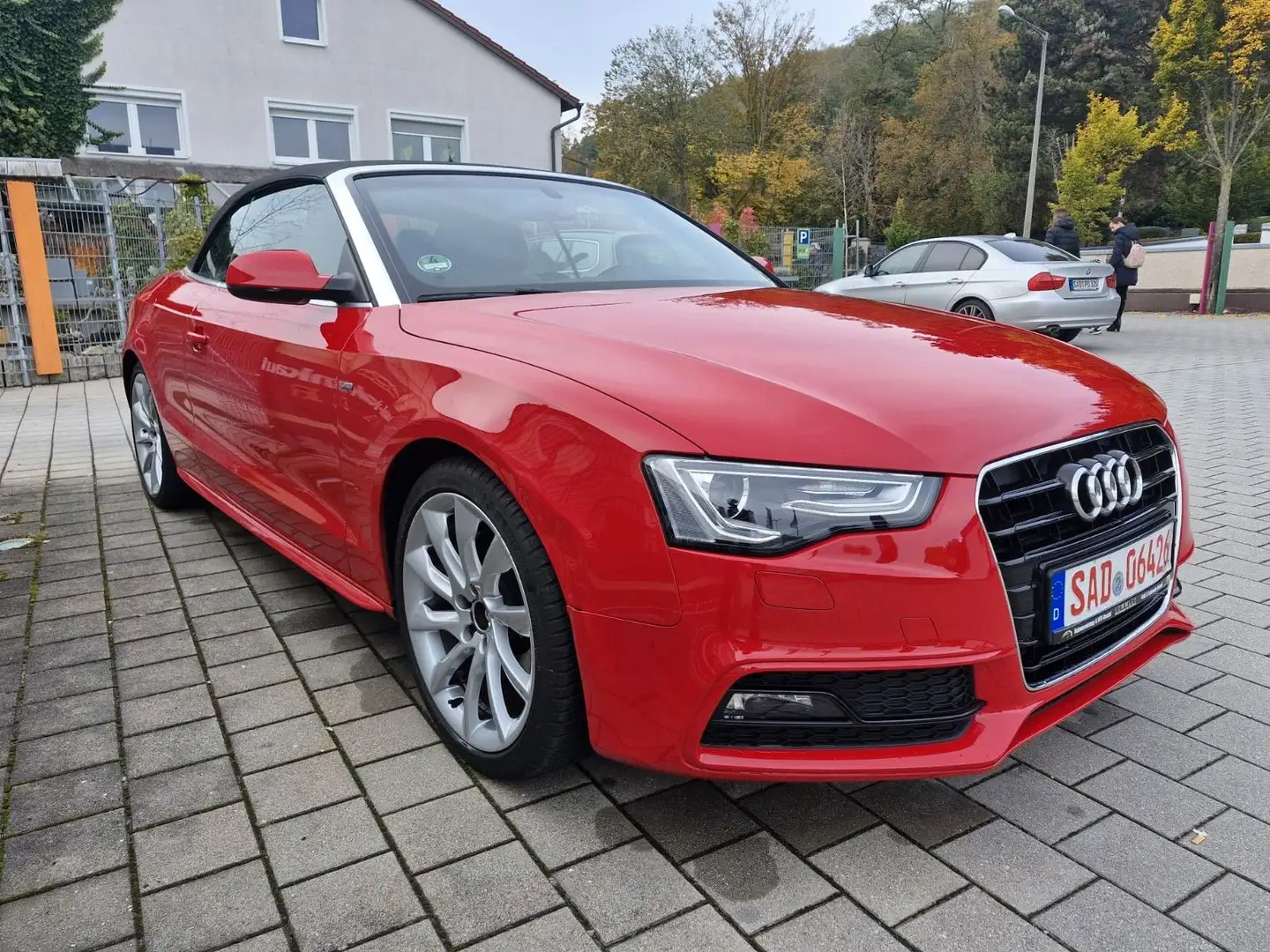 Audi A5 Cabriolet 2.0 TFSI / Automatik/ S Line Rojo - 2