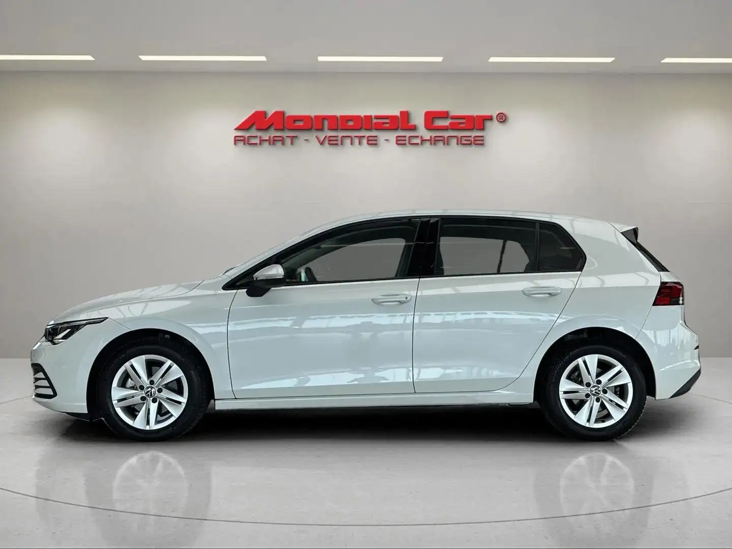 Volkswagen Golf 1.0 TSI * CarPlay * Siege et volant chauffant * Blanc - 2