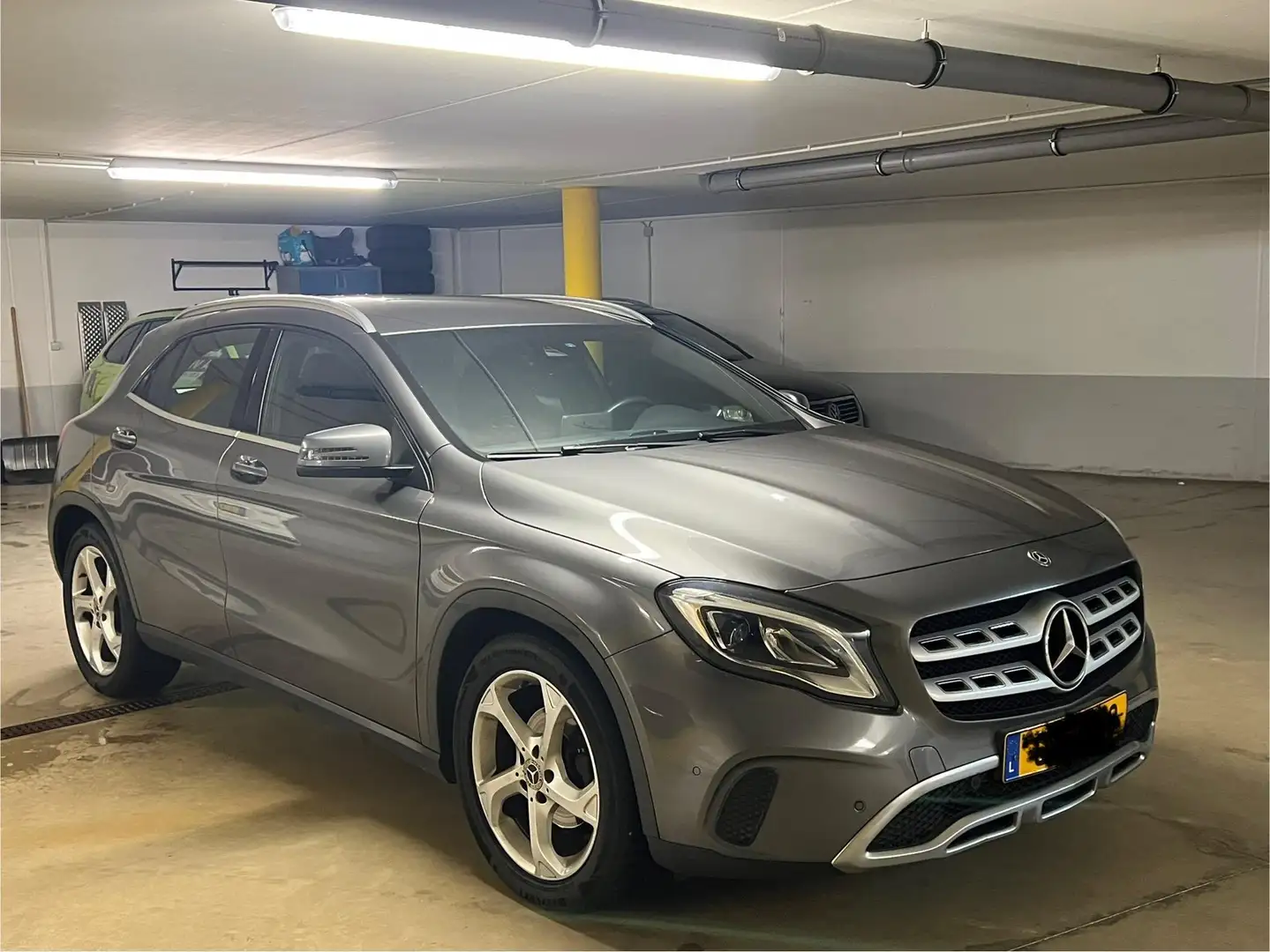 Mercedes-Benz GLA 200 GLA 200 d 4Matic 7G-DCT Gris - 1