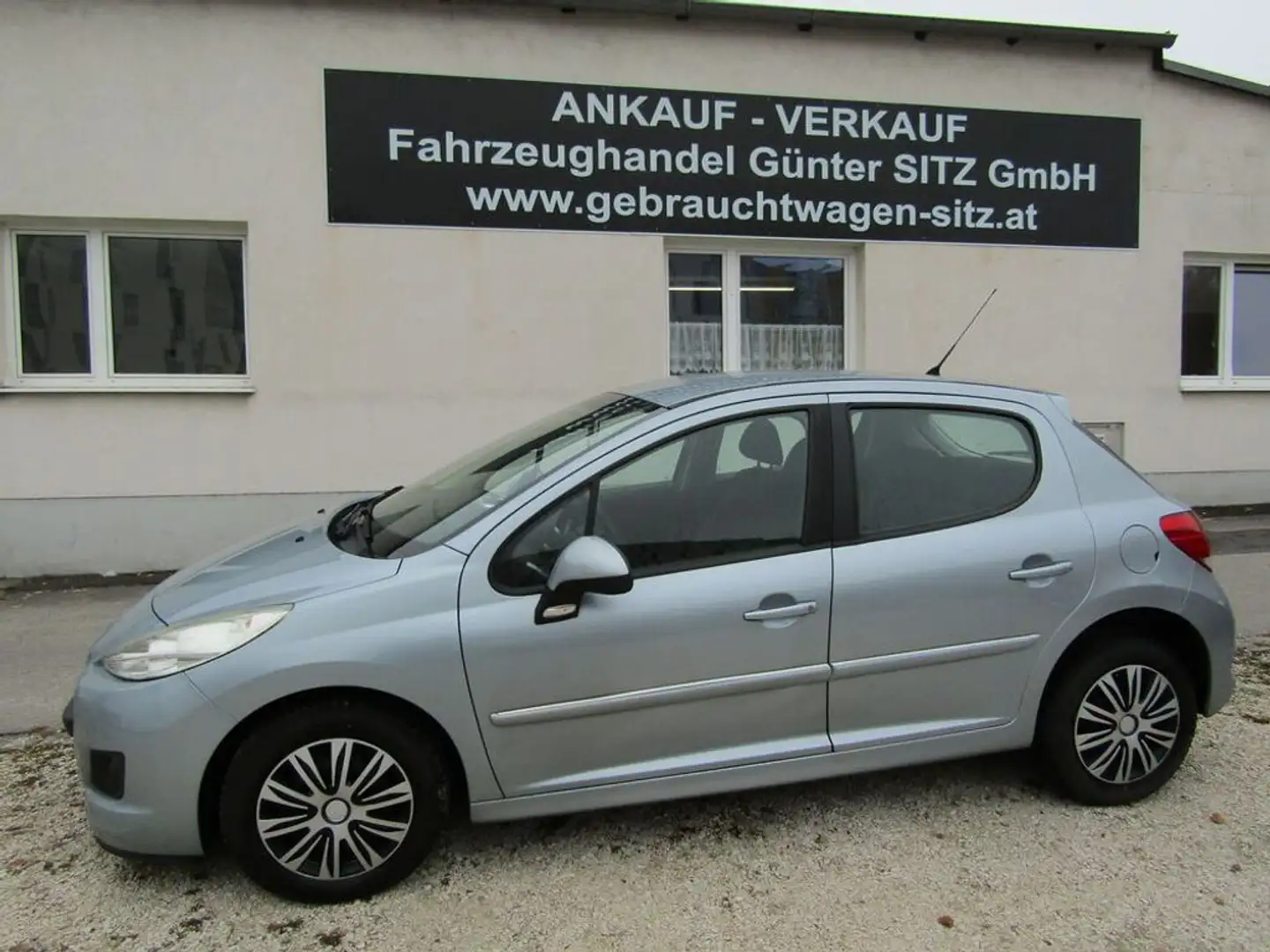 Peugeot 207 Access Blau - 2