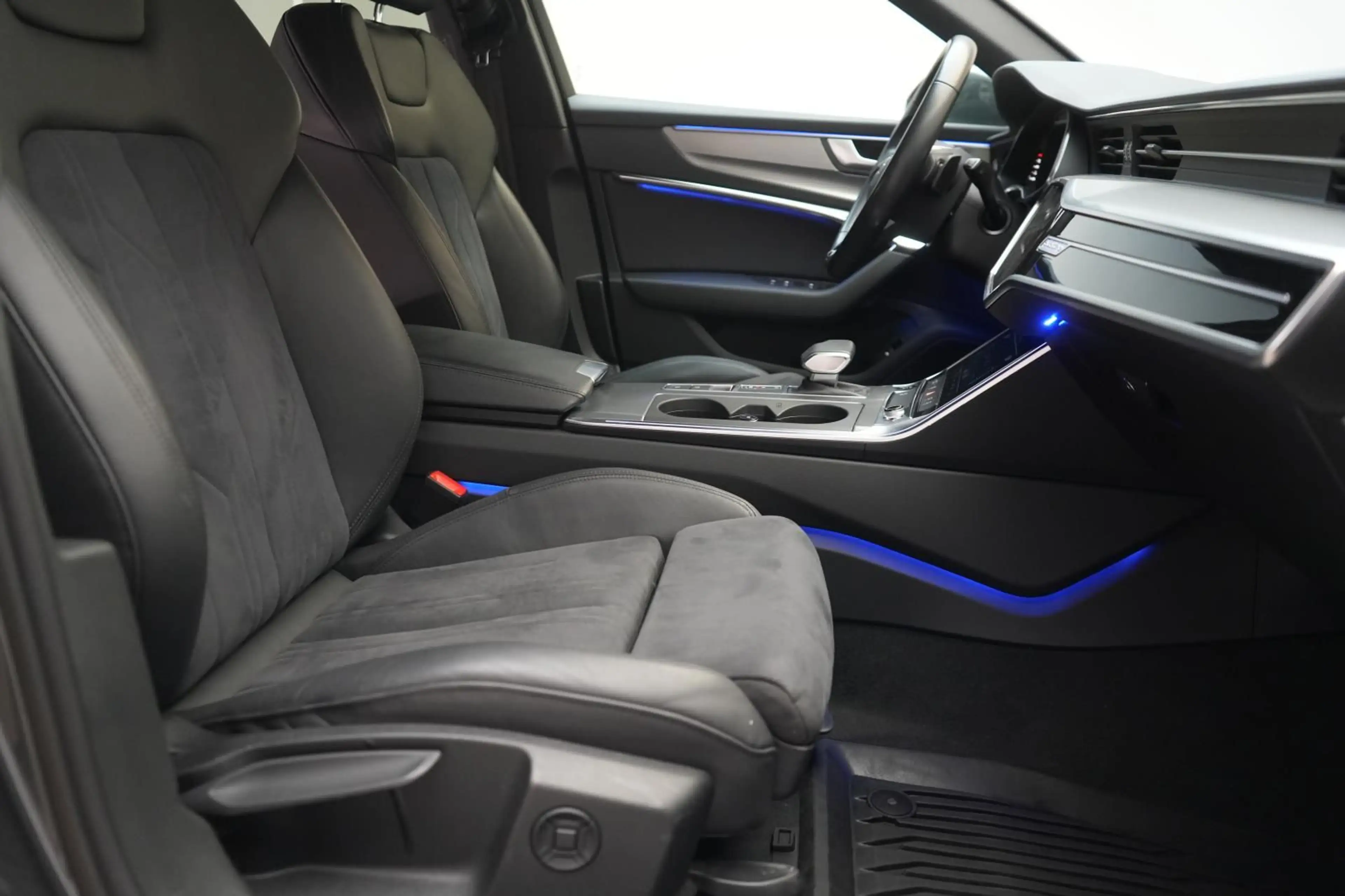 Audi A6 Avant 40 TDI quattro S tronic S line — photo 7