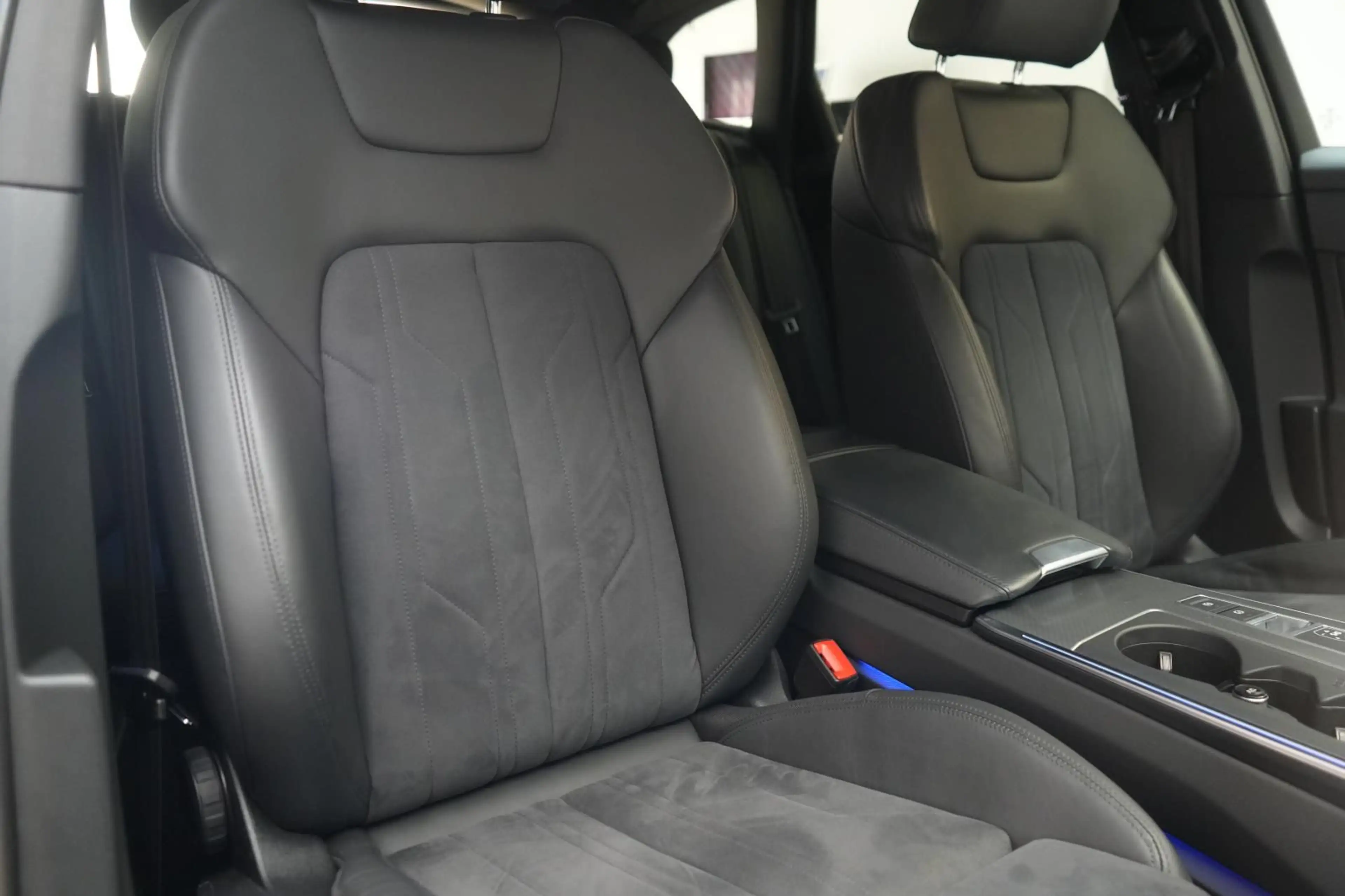 Audi A6 Avant 40 TDI quattro S tronic S line — photo 9