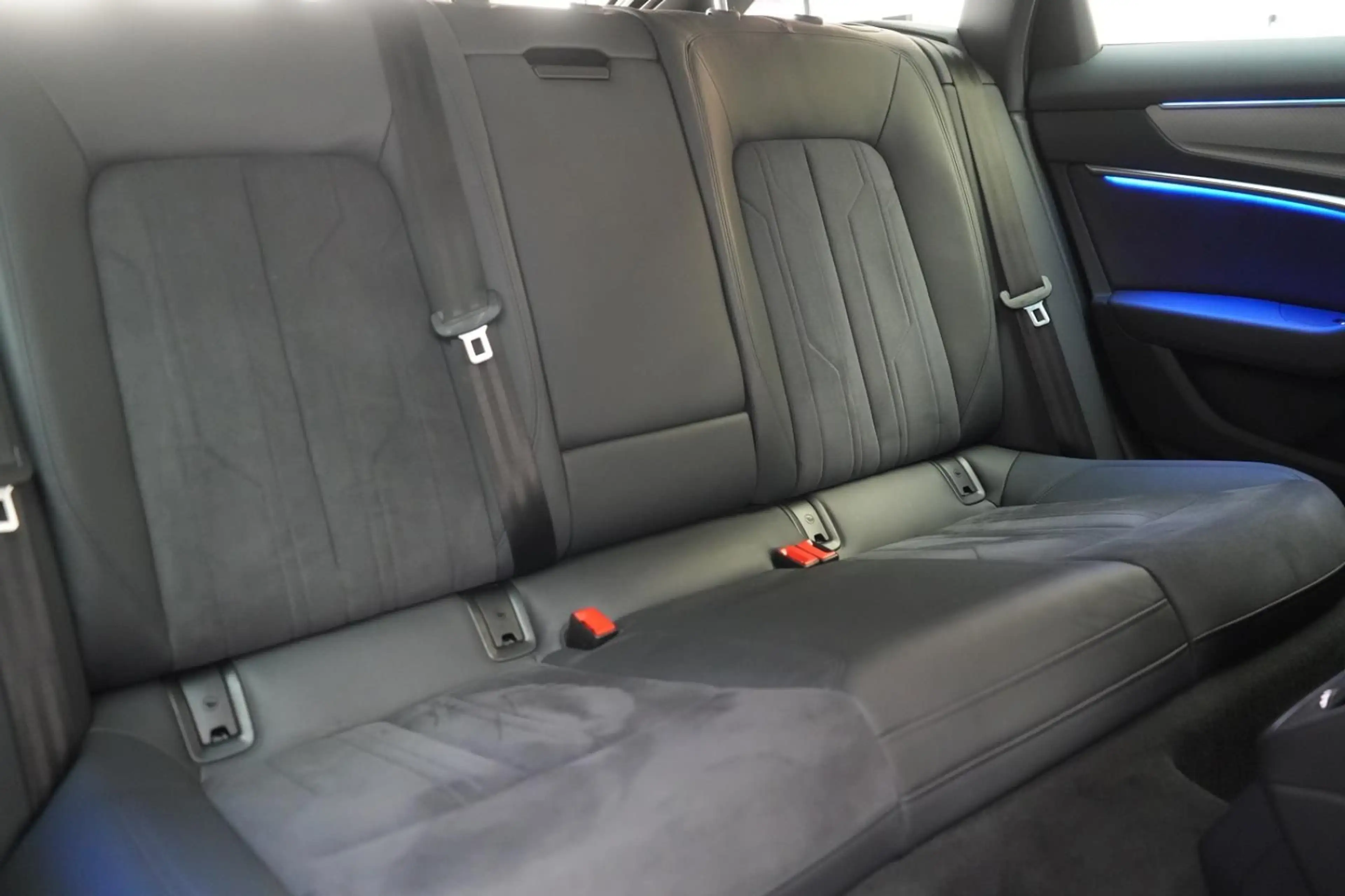 Audi A6 Avant 40 TDI quattro S tronic S line — photo 13