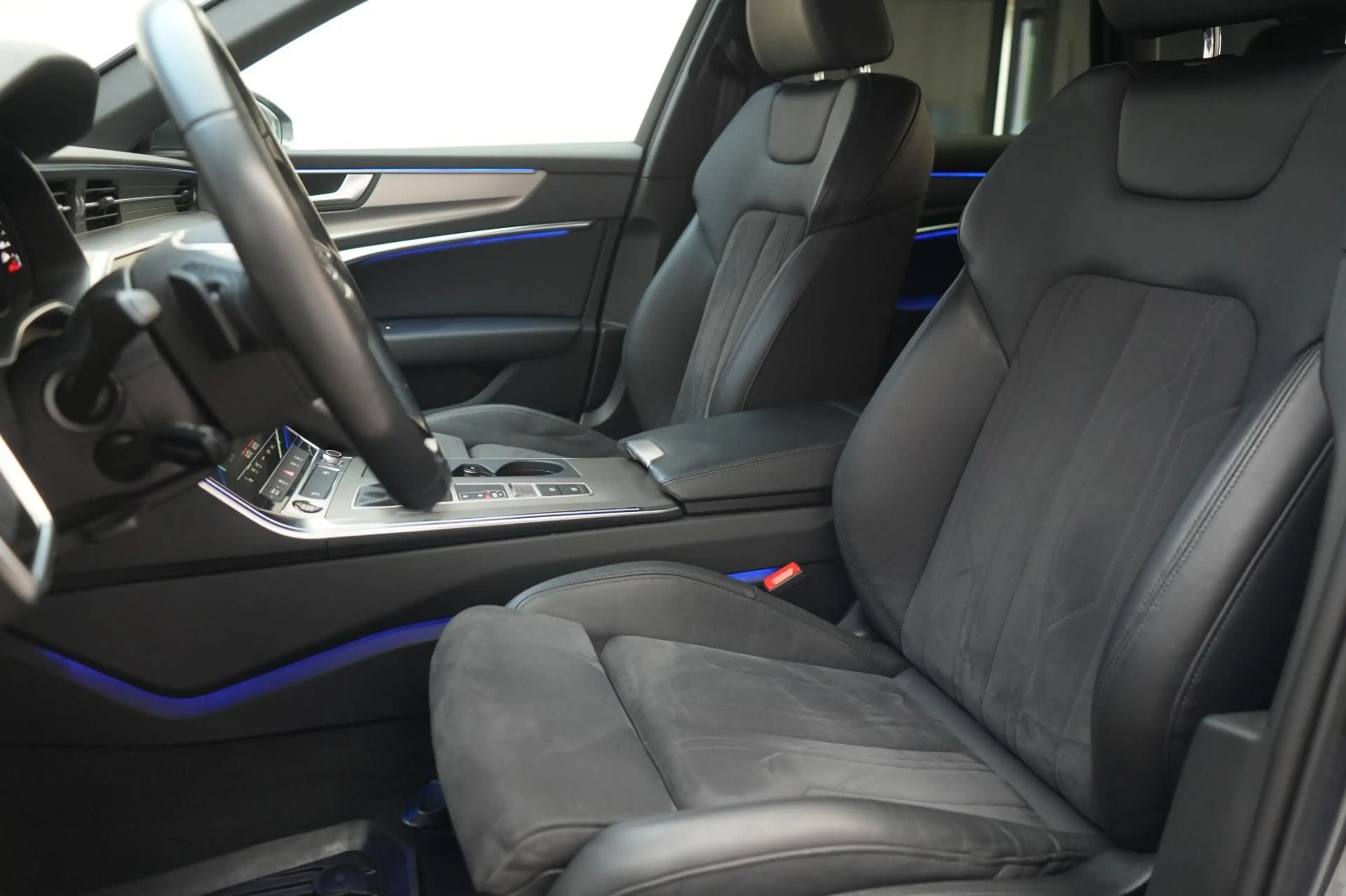 Audi A6 Avant 40 TDI quattro S tronic S line — photo 15