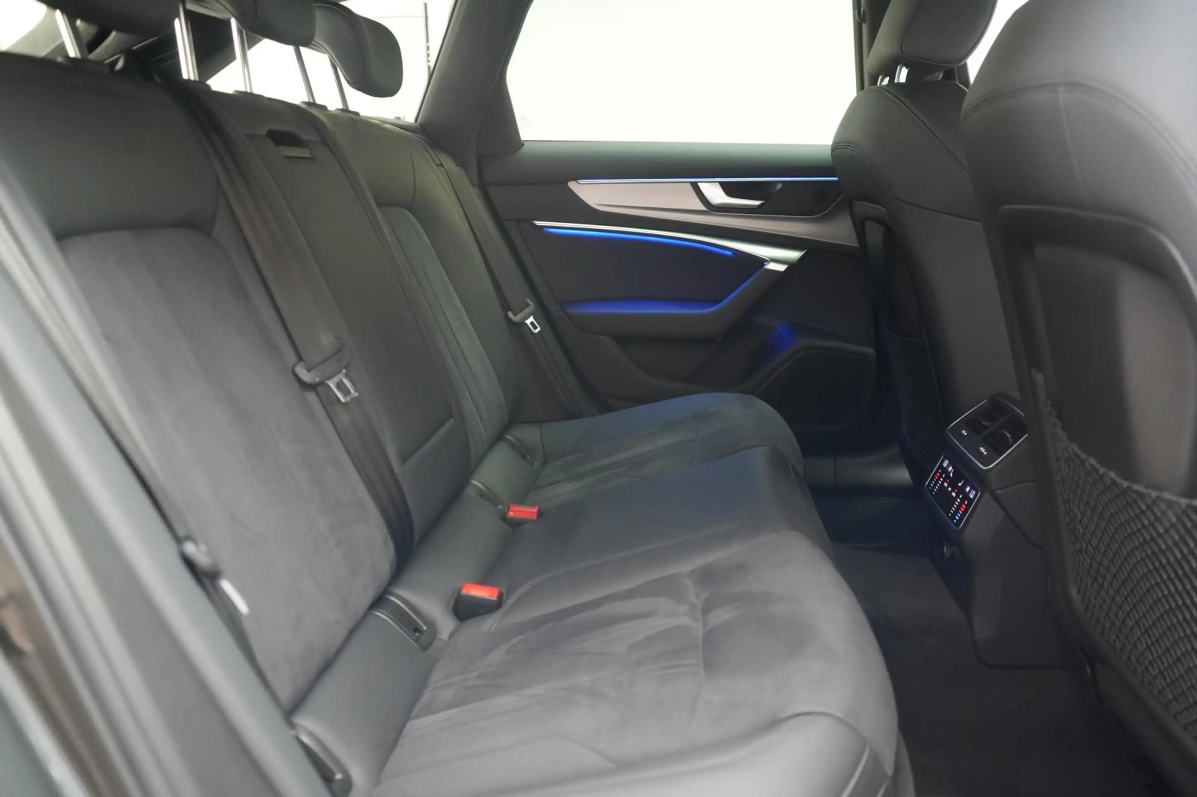 Audi A6 Avant 40 TDI quattro S tronic S line — photo 12