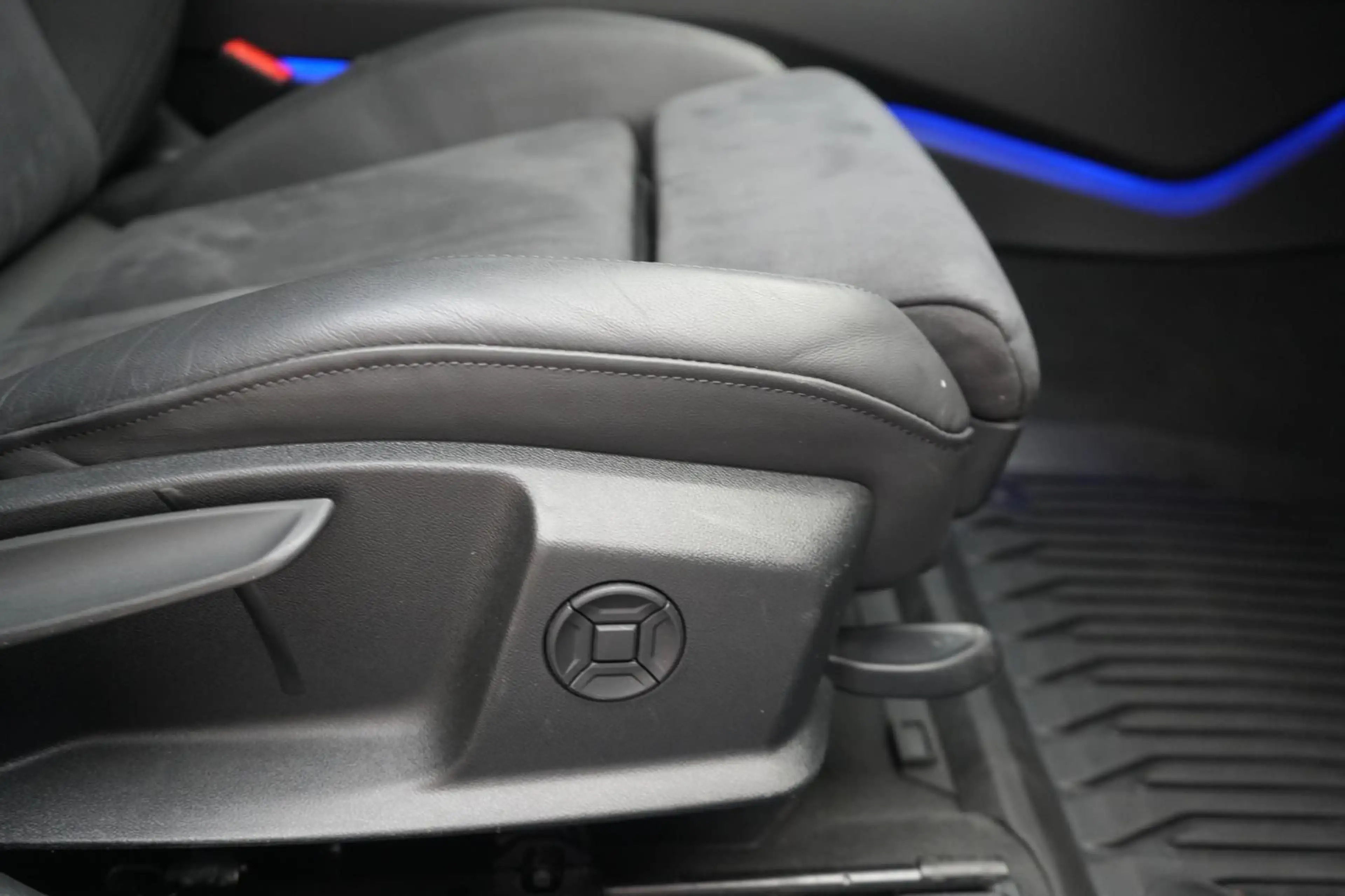 Audi A6 Avant 40 TDI quattro S tronic S line — photo 11