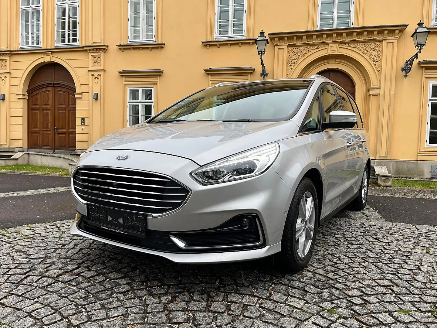 Ford Galaxy 2,0 EcoBlue SCR Titanium Aut. 7 Sitzer, AHK, Ka... Silber - 2