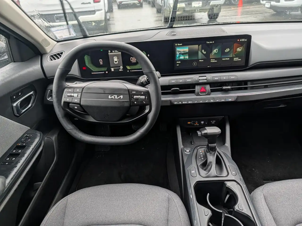 Kia K4 снимка Kia K4