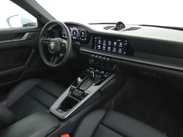 Porsche 911 view 7
