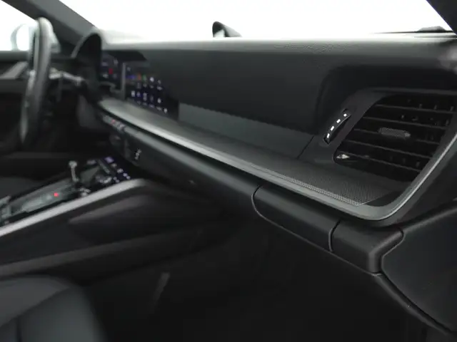 Porsche 911 view 13