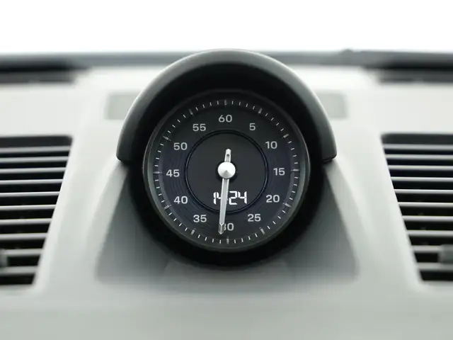 Porsche 911 view 18