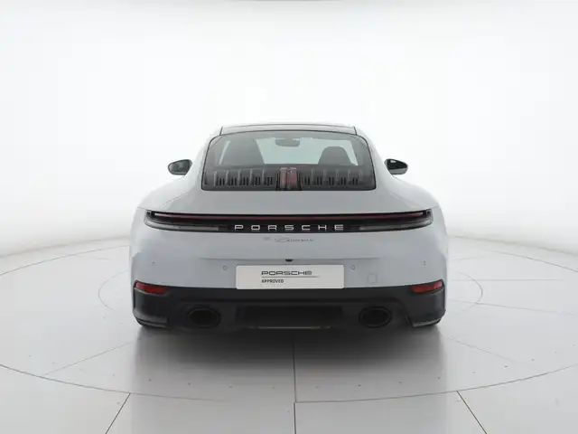Porsche 911 view 4