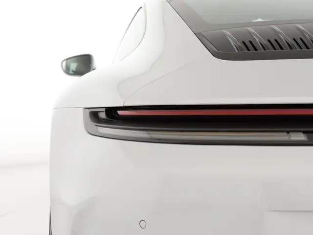 Porsche 911 view 21