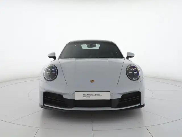 Porsche 911 view 3
