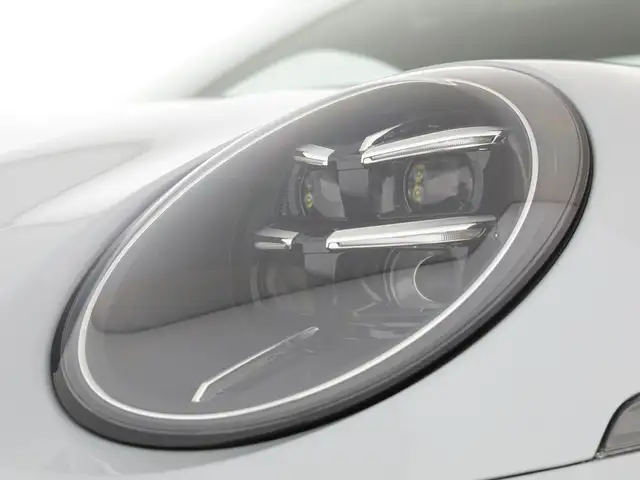 Porsche 911 view 19