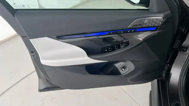 BMW M5 Ansicht 19