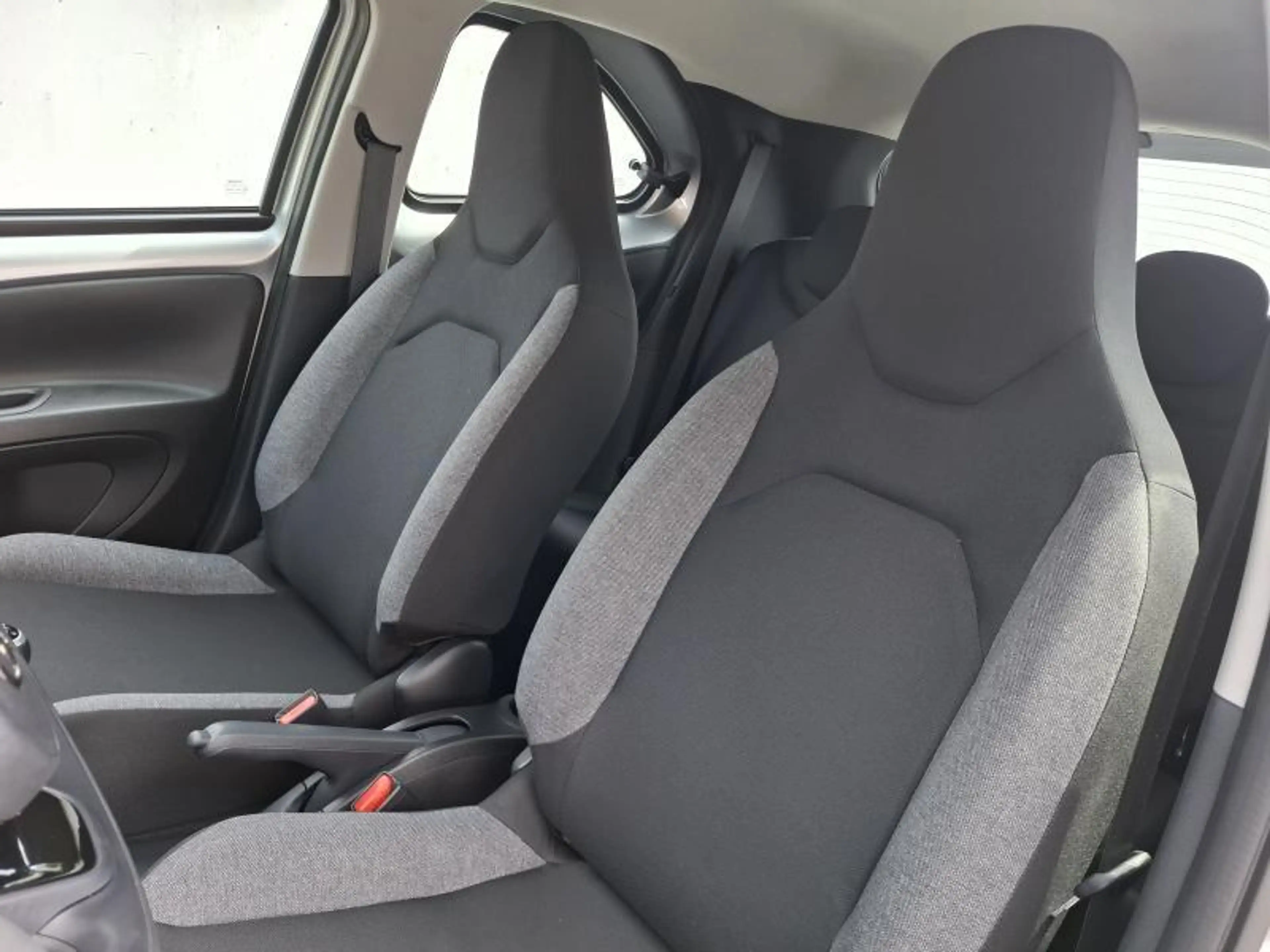 Toyota Aygo X PLAY — photo 11