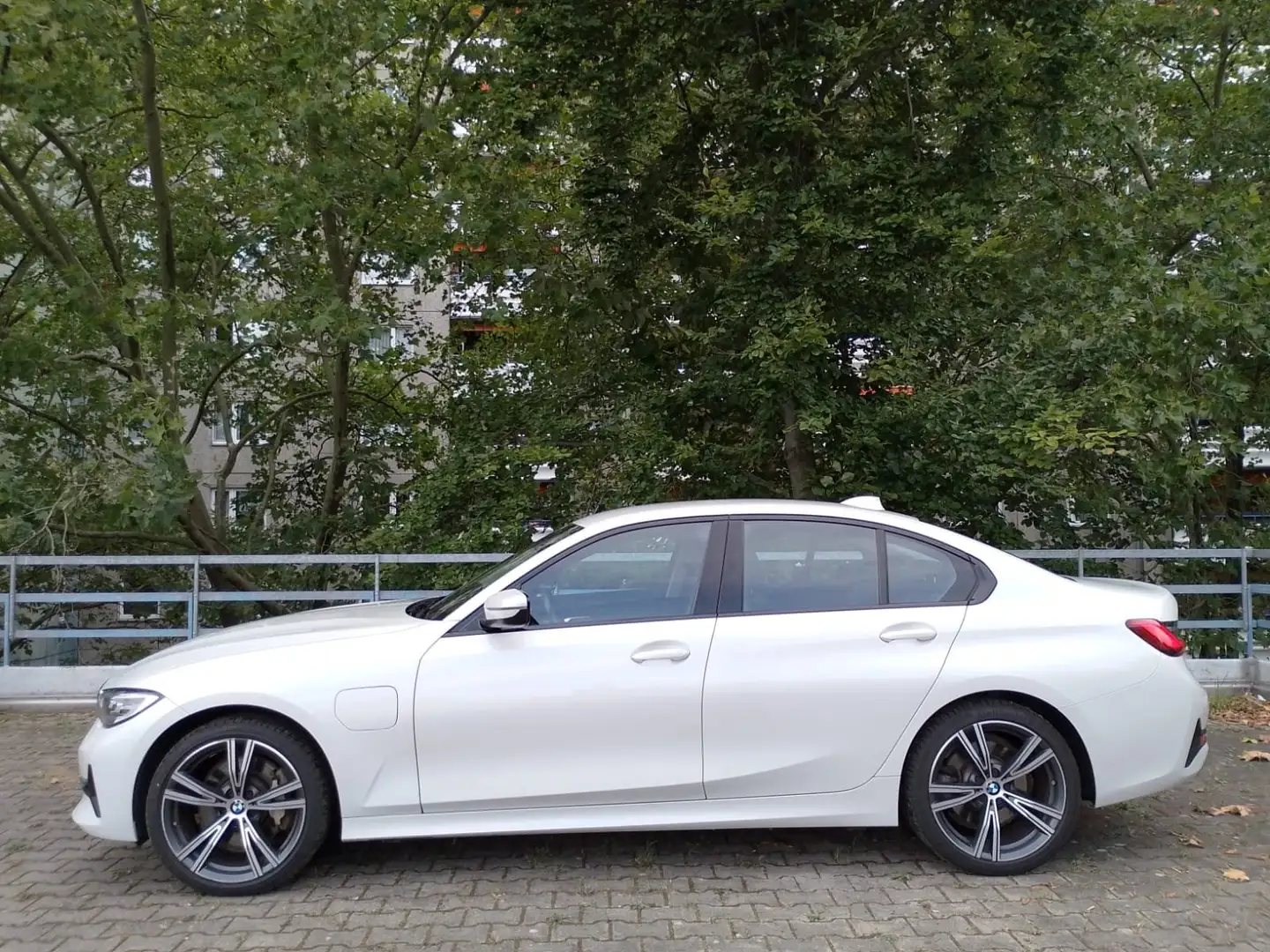 BMW 330 330 e Sport Line Weiß - 2