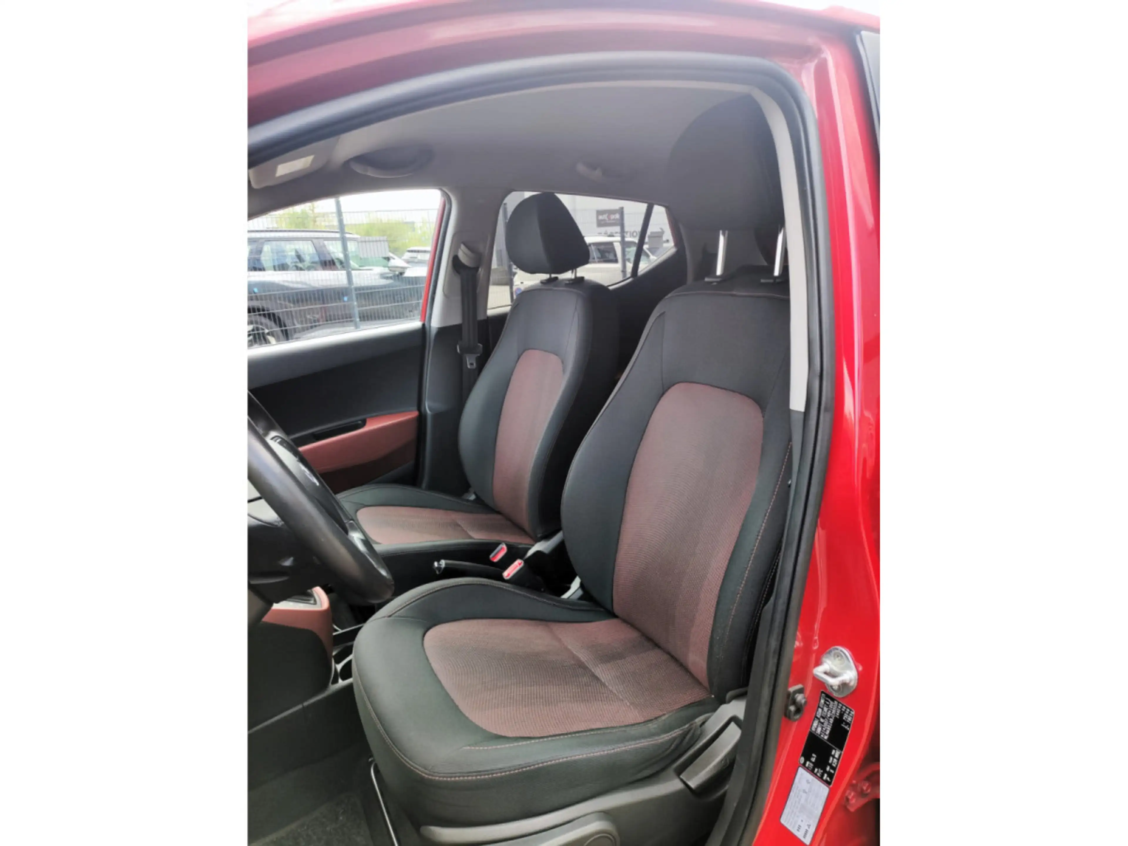 Hyundai i10 i10 AUTO. 1.0i Sky — photo 7