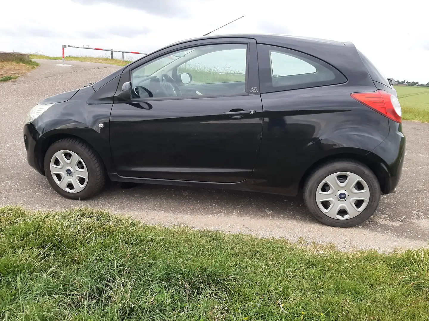 Ford Ka/Ka+ Ka/Ka+ 1.2 Trend Zwart - 2