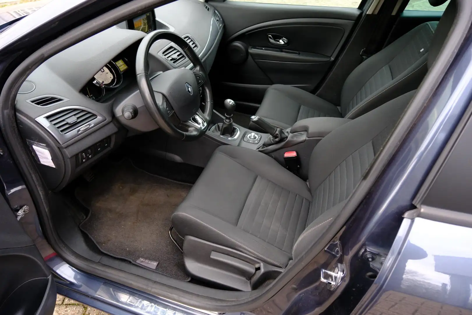 Renault Megane Estate 1.2 TCe Limited Pano|1e Eig|Navi|Clima|LMV Szary - 2