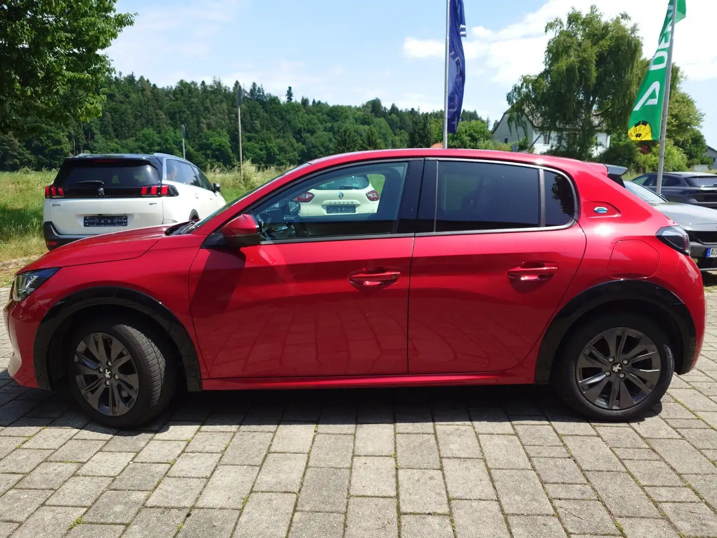Peugeot e-208 e- Allure Pack *SHZ*Kamera*1.Hand* Rouge - 2