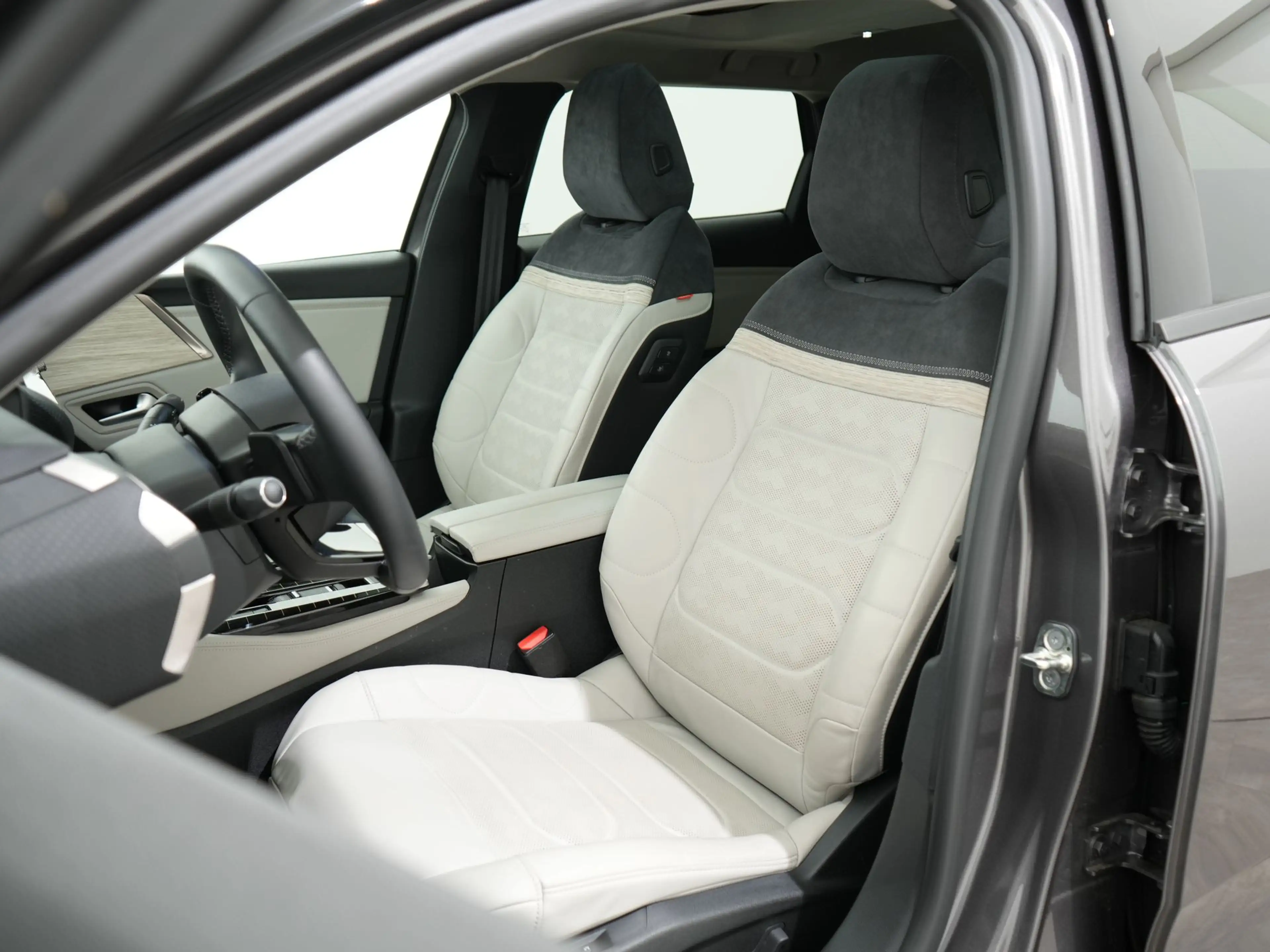 Citroen C5 X 1.6 PLUG-IN HYBRID 225PK HYPNOS EAT8 SOH 100% | UN — photo 4