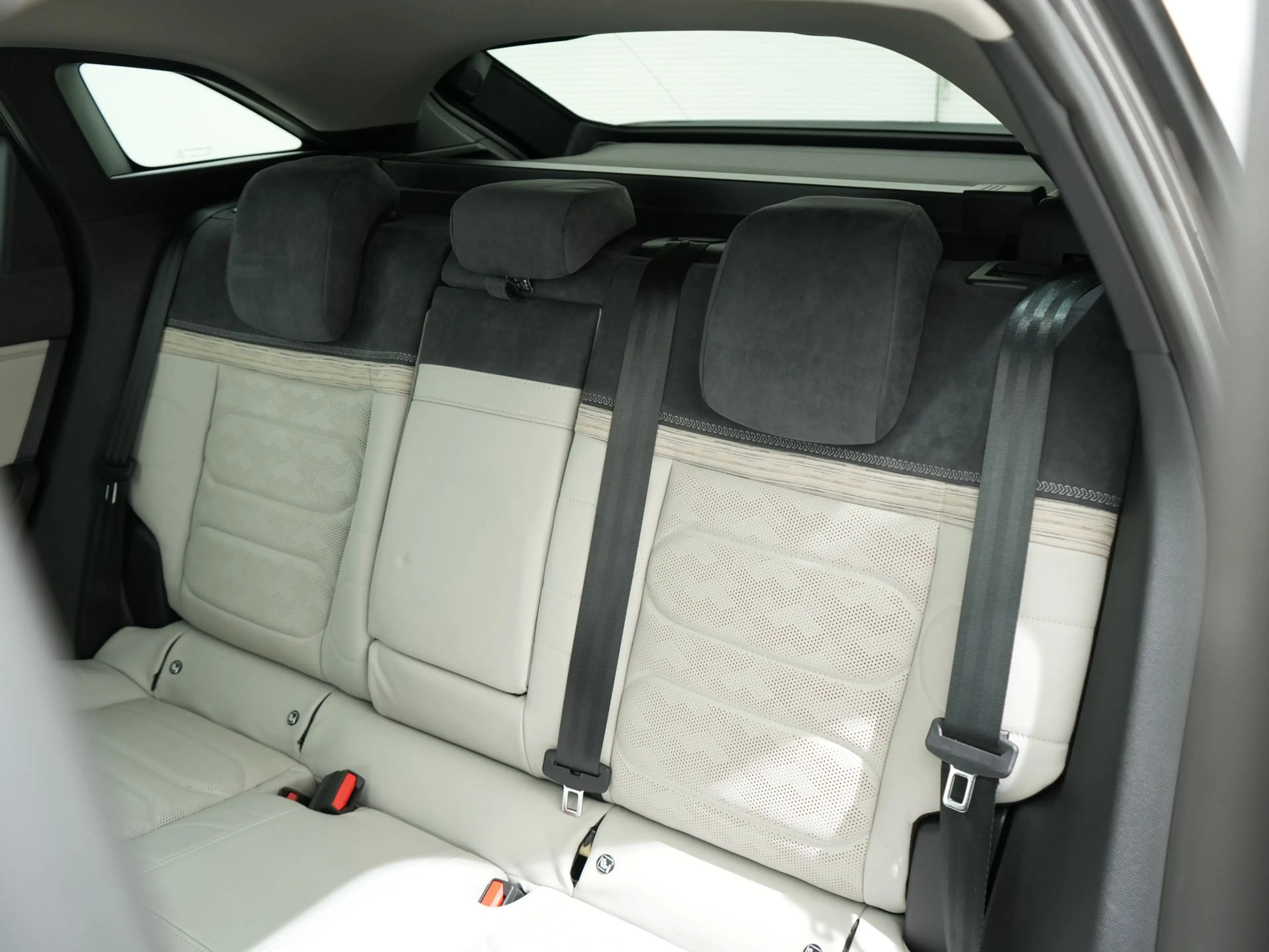 Citroen C5 X 1.6 PLUG-IN HYBRID 225PK HYPNOS EAT8 SOH 100% | UN — photo 5