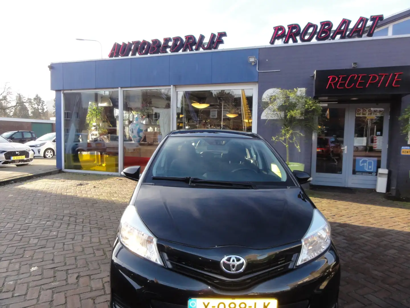 Toyota Yaris 1.0 VVT-i Comfort Zwart - 2