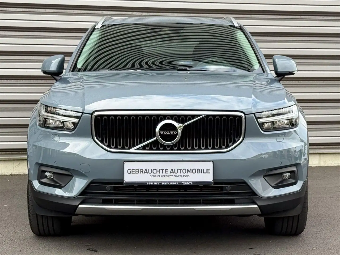 Volvo XC40 T3 Momentum Pro Grijs - 2