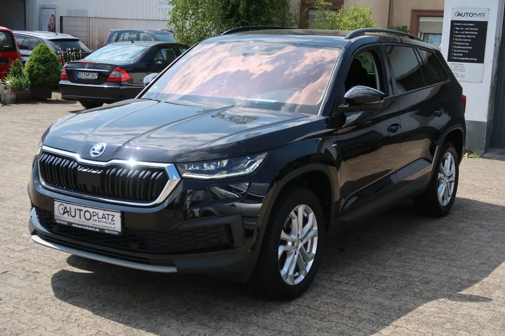 Skoda Kodiaq Clever *LED *AHK *NAVI *ACC Schwarz - 2