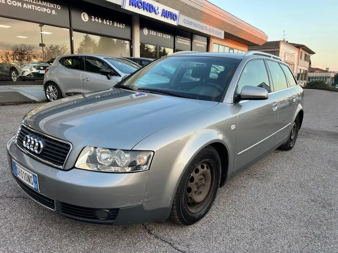 Audi A4 Avant 1.9 tdi 130cv Grijs - 1