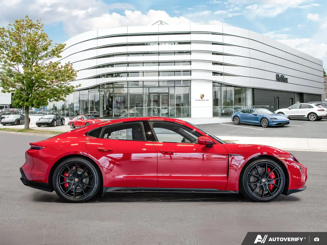 Porsche Taycan снимка Porsche Taycan
