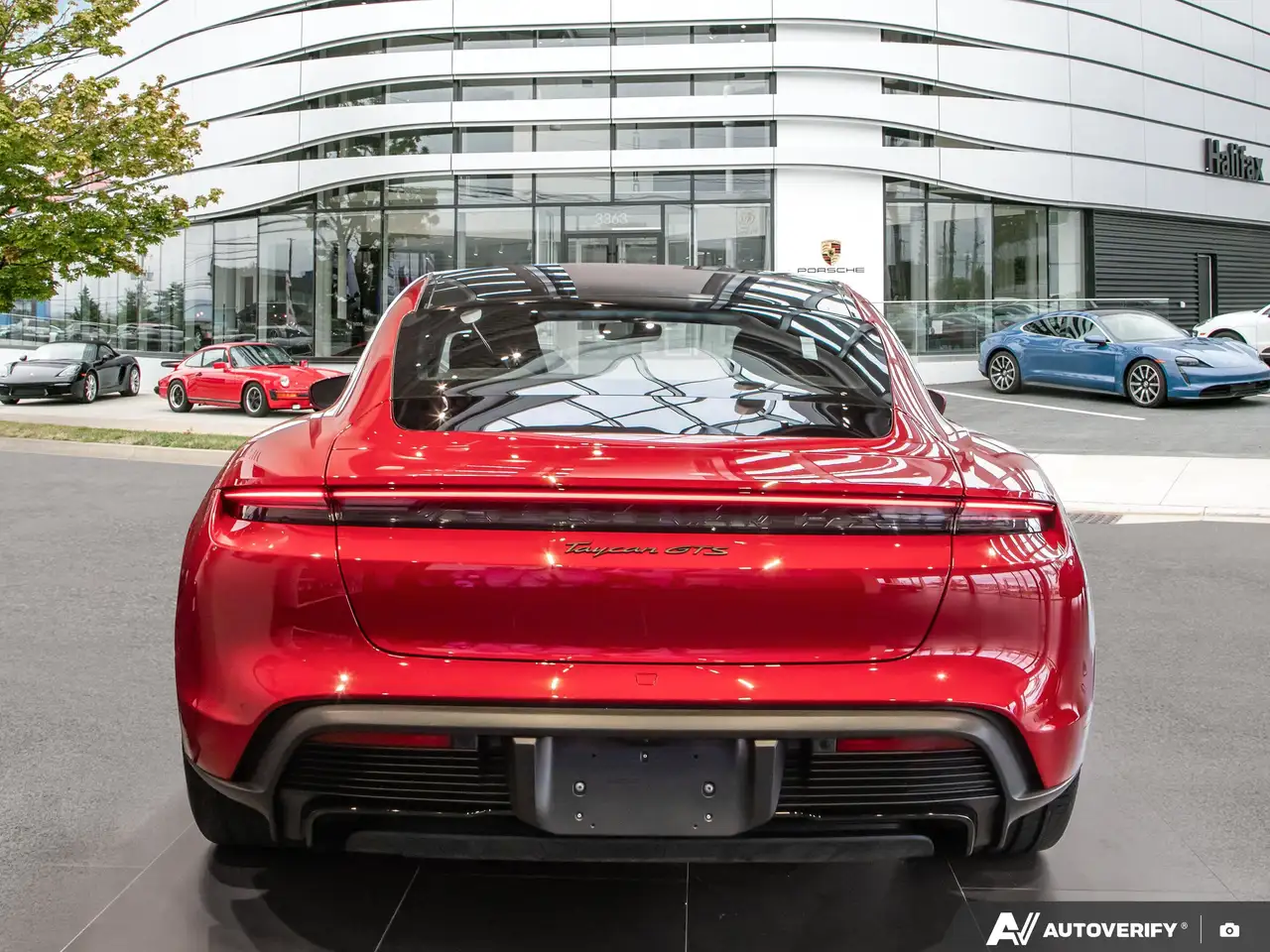 Porsche Taycan снимка Porsche Taycan