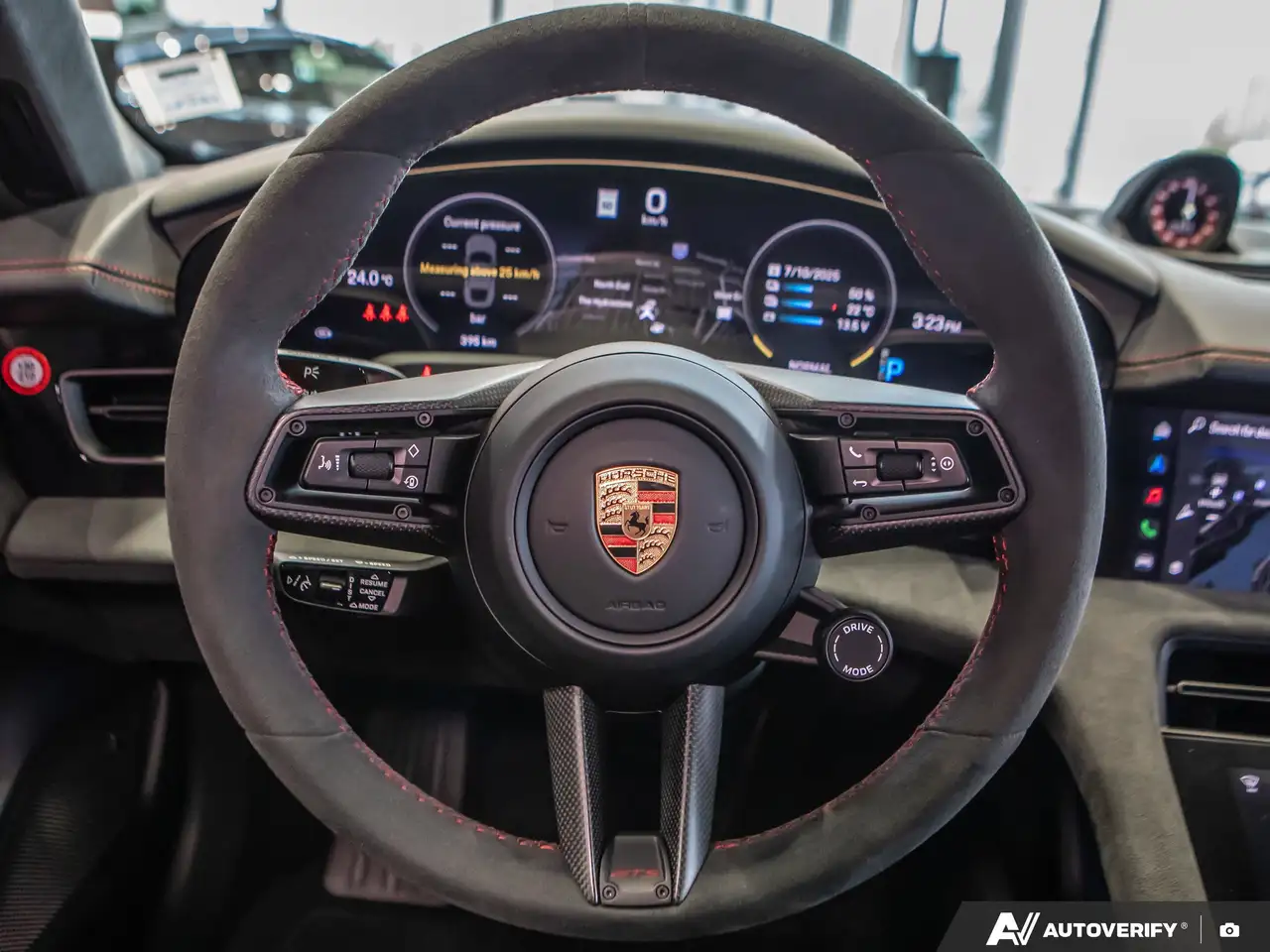 Porsche Taycan снимка Porsche Taycan