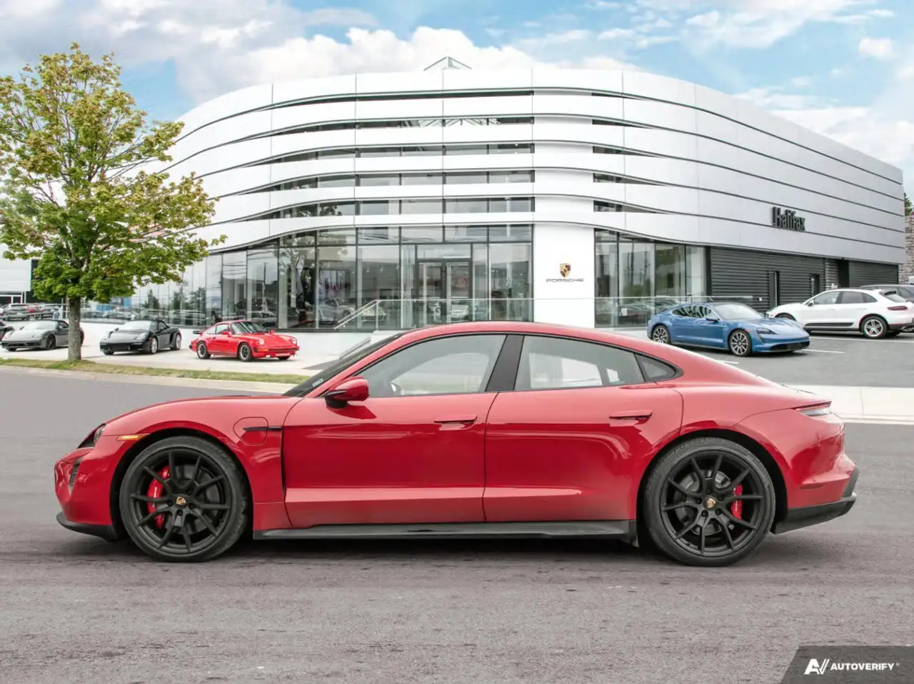 Porsche Taycan снимка Porsche Taycan