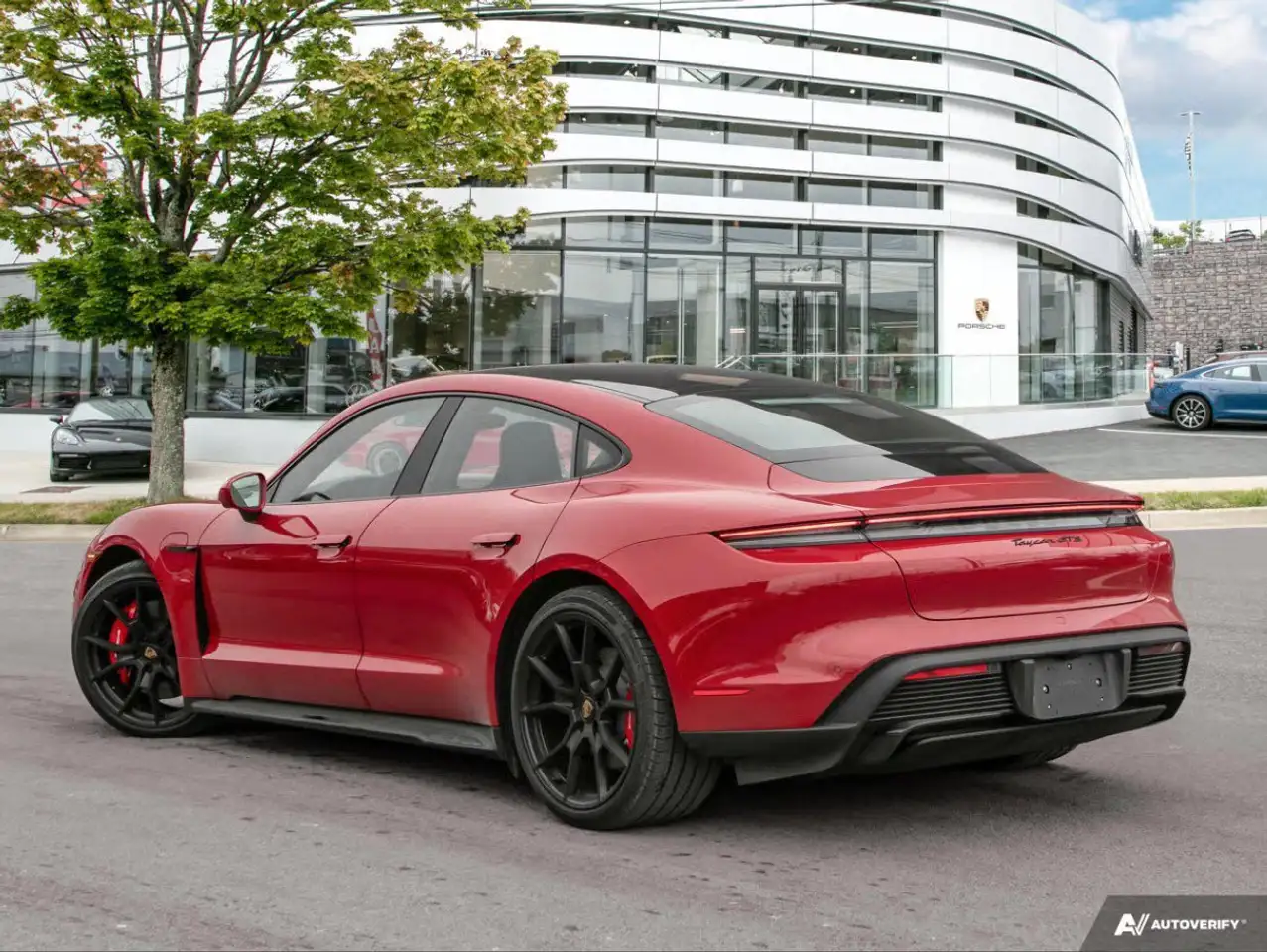 Porsche Taycan снимка Porsche Taycan