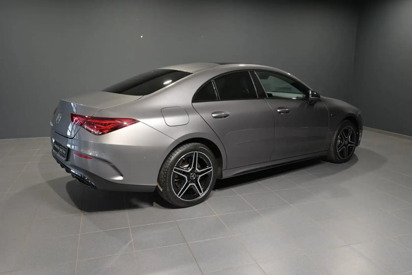 Mercedes-Benz CLA 250 e AMG PANO/AHK/DISTRO/SHZ/NIGHT Grau - 2