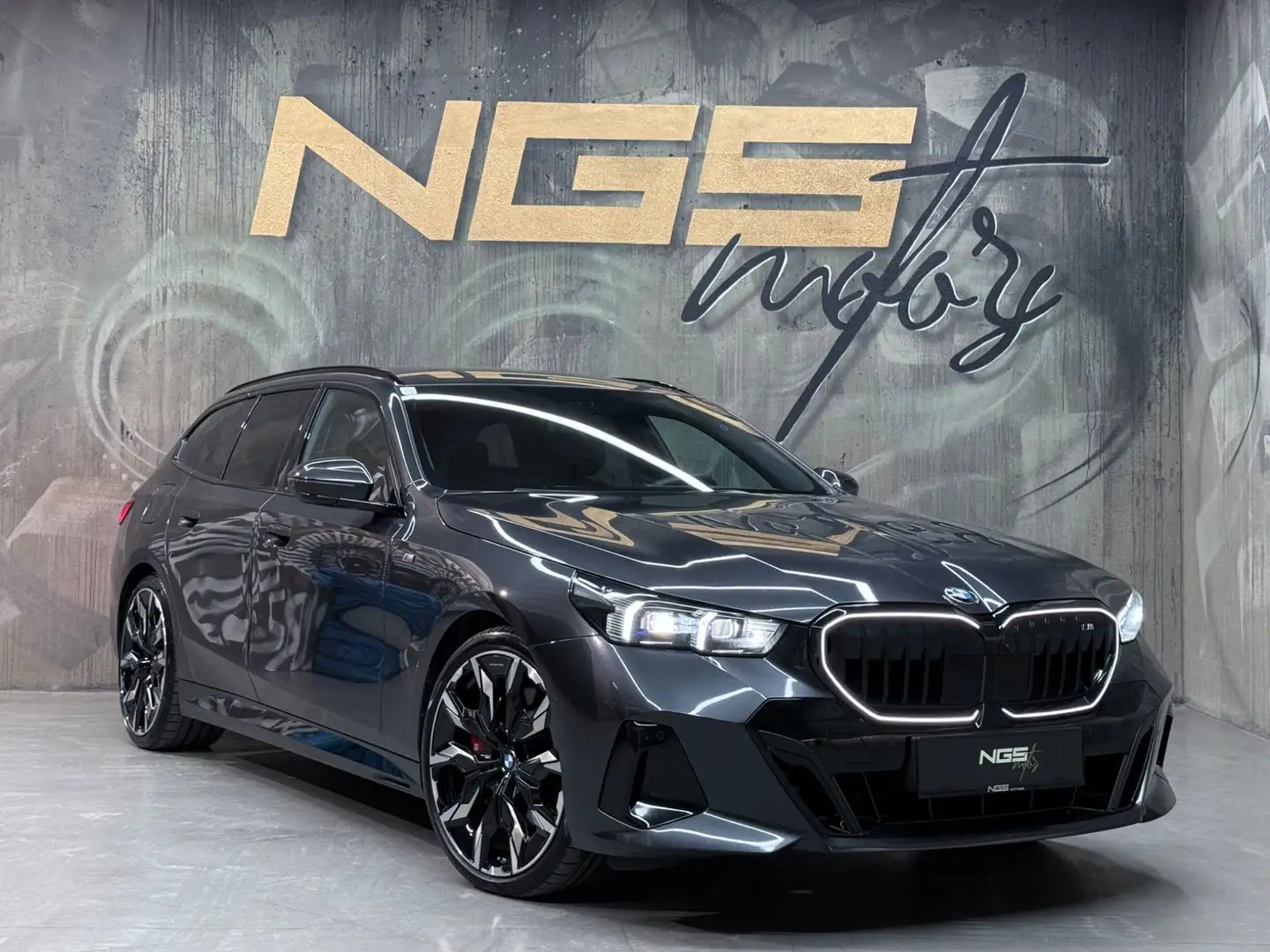 BMW 540 -VERKAUFT- d xDrive INDIVIDUAL M-SPORT H/K PROFES Grau - 1