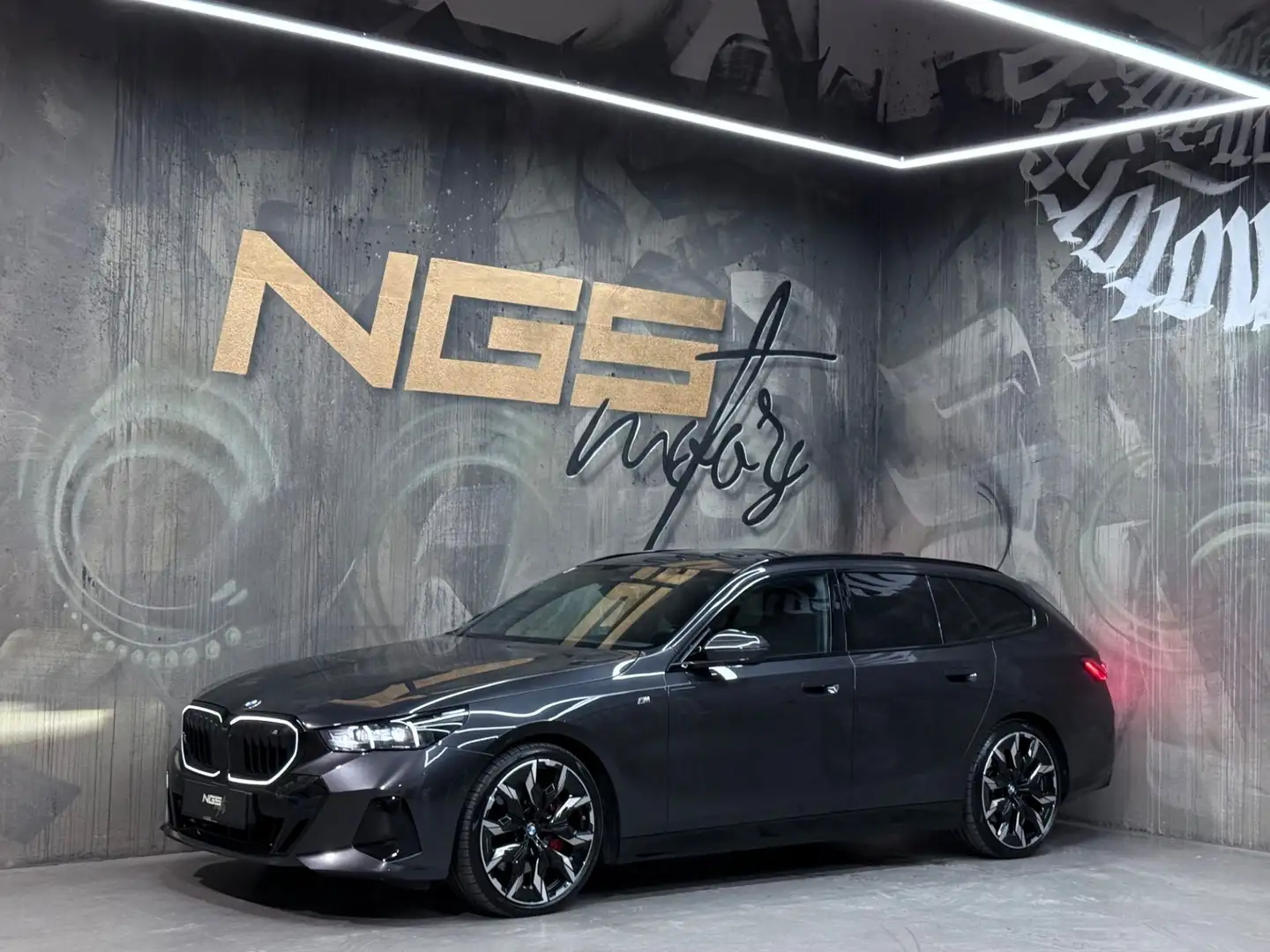 BMW 540 -VERKAUFT- d xDrive INDIVIDUAL M-SPORT H/K PROFES Grau - 2