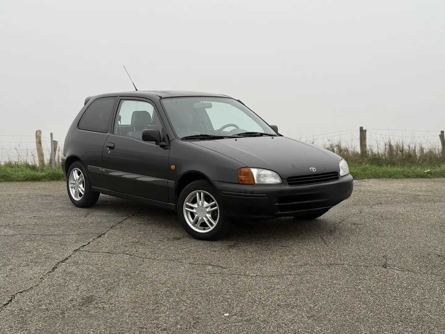 Toyota Starlet 1.3 Black 2de eig/NW Koppeling/Carplay/bluethooth Nero - 1
