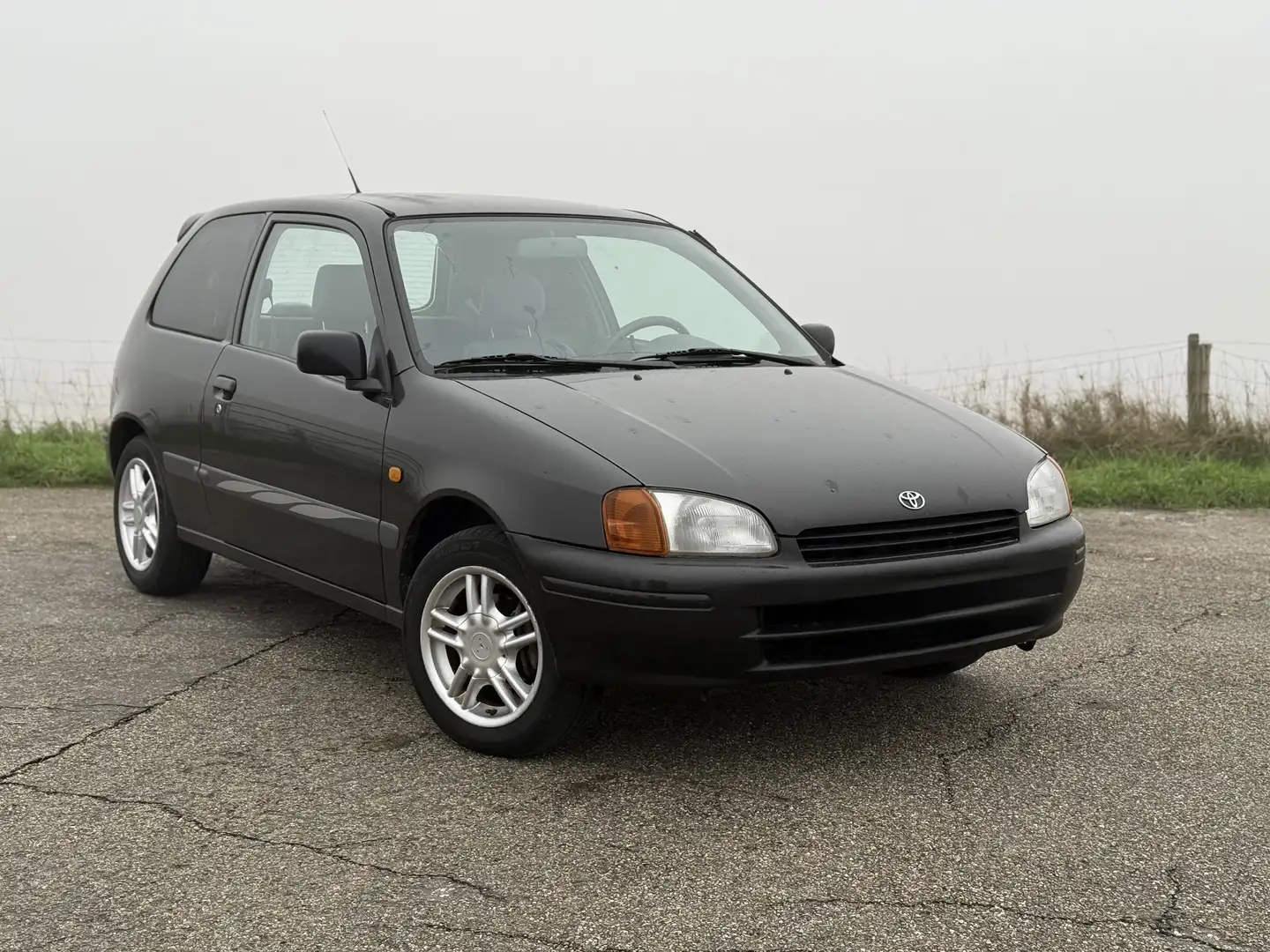 Toyota Starlet 1.3 Black 2de eig/NW Koppeling/Carplay/bluethooth Nero - 2